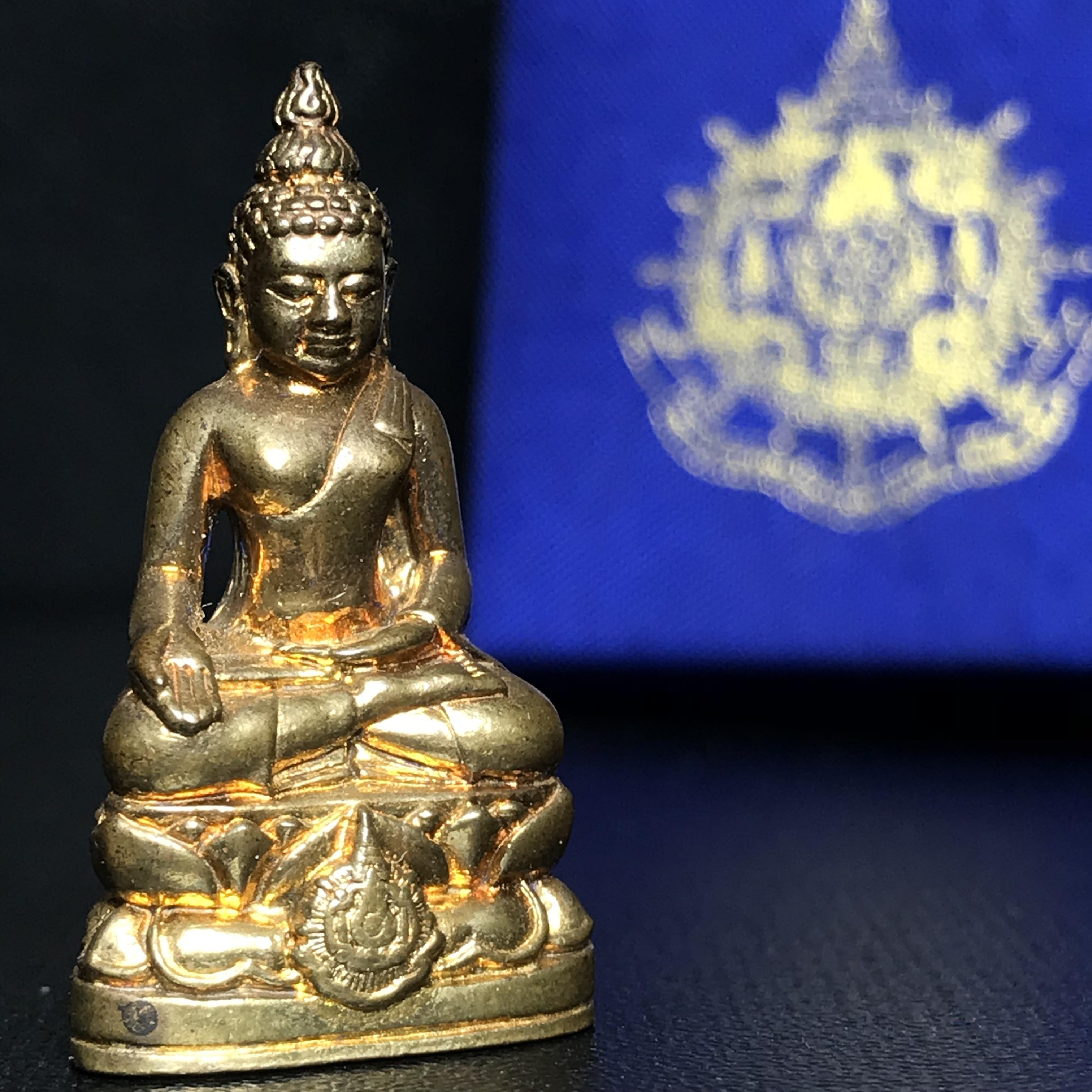 พระกริ่งไพรีพินาศ เฉลิมพระเกียรติ พระบาทสมเด็จพระเจ้าอยู่หัวรัชกาลที่9 พระชนมพรรษา 6 รอบ ปี2542เนื้อสัมฤทธิ์(บรรจุเหล็กไหล)ดีนอก-ดีใน