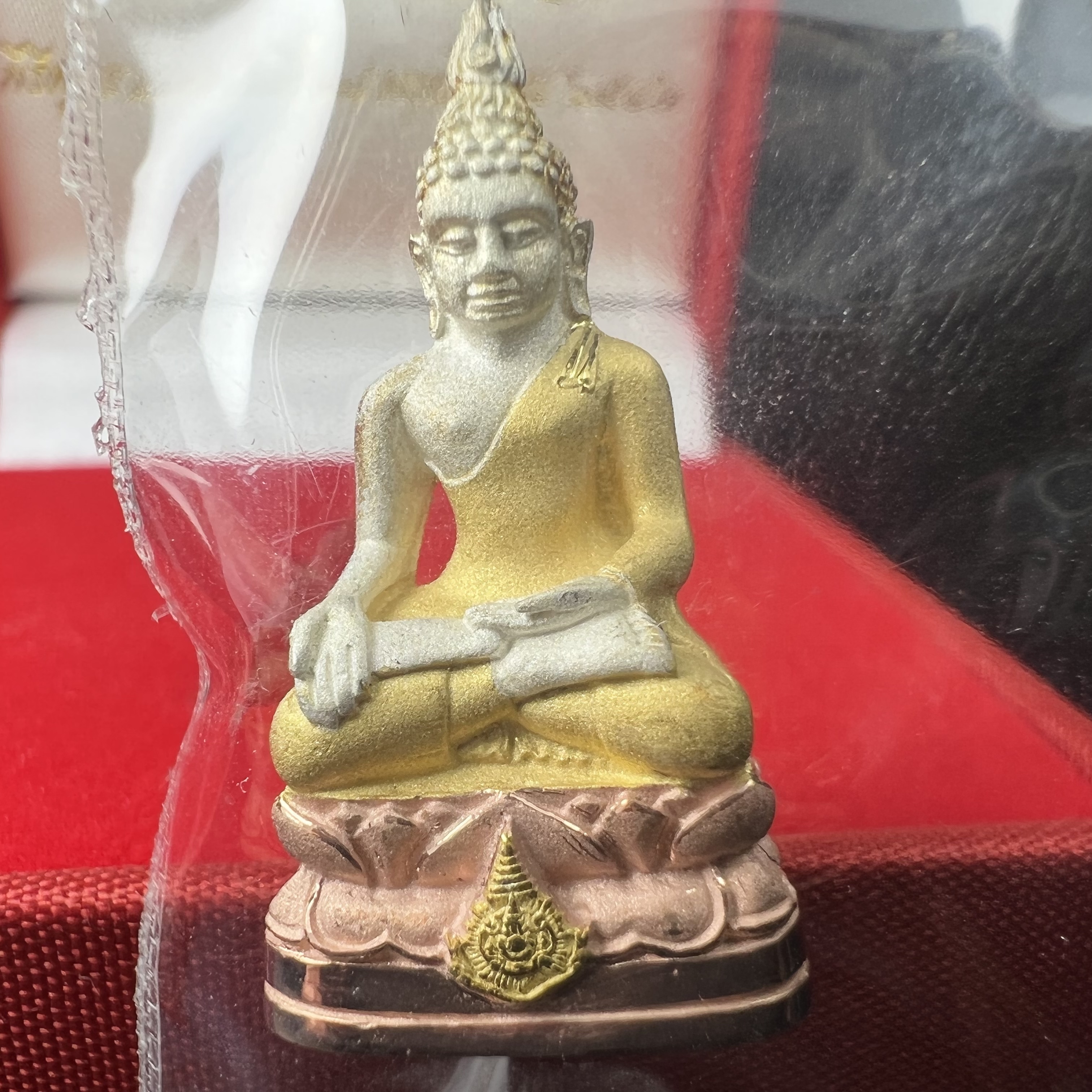 พระไพรีพินาศ รุ่นมหามงคล 72 พรรษา (6 รอบ) ในหลวงรัชกาลที่9 ปี2542 พิมพ์ใหญ่ เนื้อเงินบริสุทธิ์ 99.9% ชุบสามกษัตริย์แบบพ่นทรายขัดเงาบางส่วน(สภาพสวยซีนซองเดิมกล่องบรรจุเดิมครบสมบูรณ์)1 ใน 1500 องค์