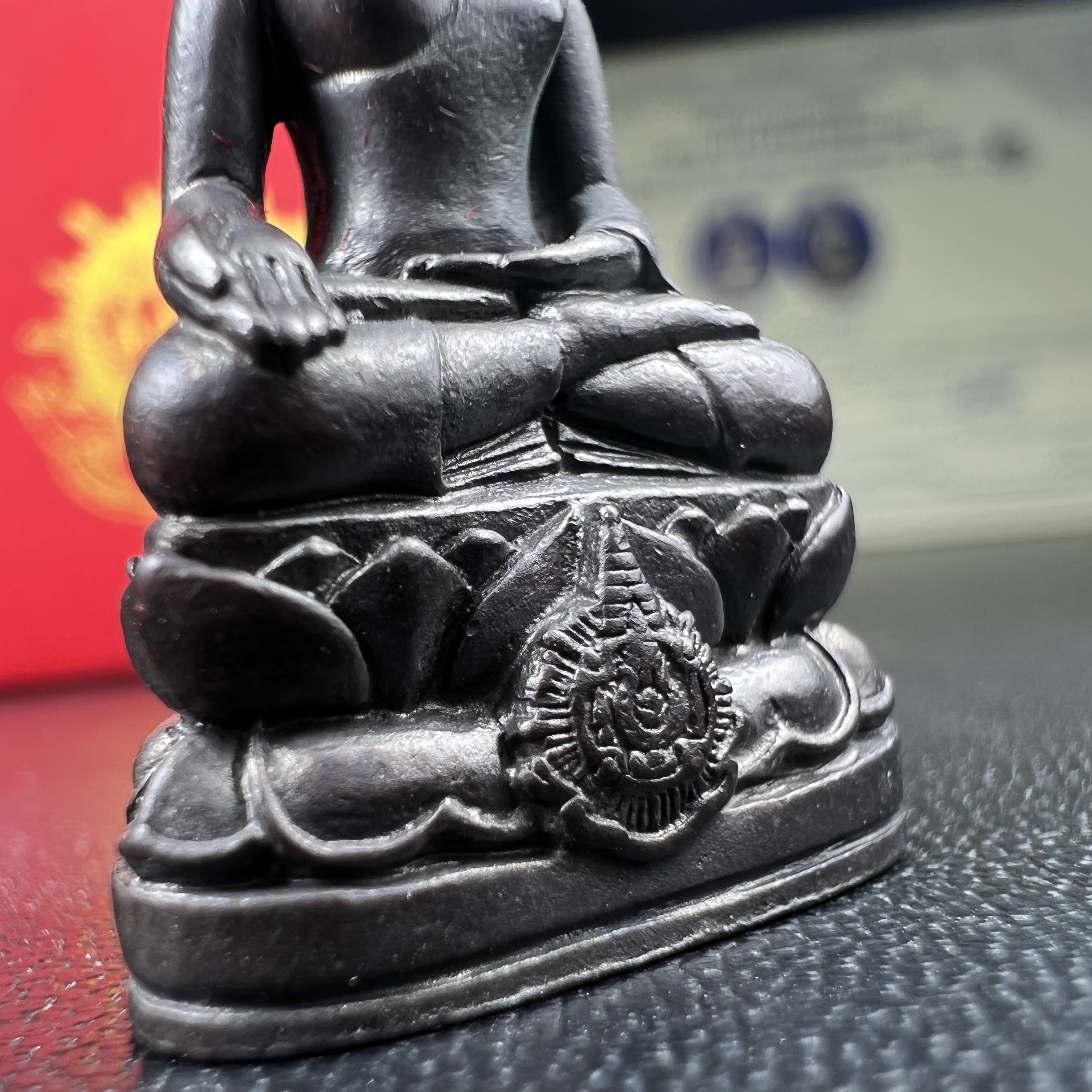 พระกริ่งไพรีพินาศ เฉลิมพระเกียรติ พระบาทสมเด็จพระเจ้าอยู่หัวรัชกาลที่9 พระชนมพรรษา 6 รอบ ปี2542 เนื้อนวโลหะผสมทองคำ(บรรจุเหล็กไหล)ดีนอก-ดีใน***องค์นี้สภาพสวยครบสมบูรณ์ มาพร้อมกล่องเดิมและใบรับรองจากผู้จัดสร้างแบบนี้หายากมาก***