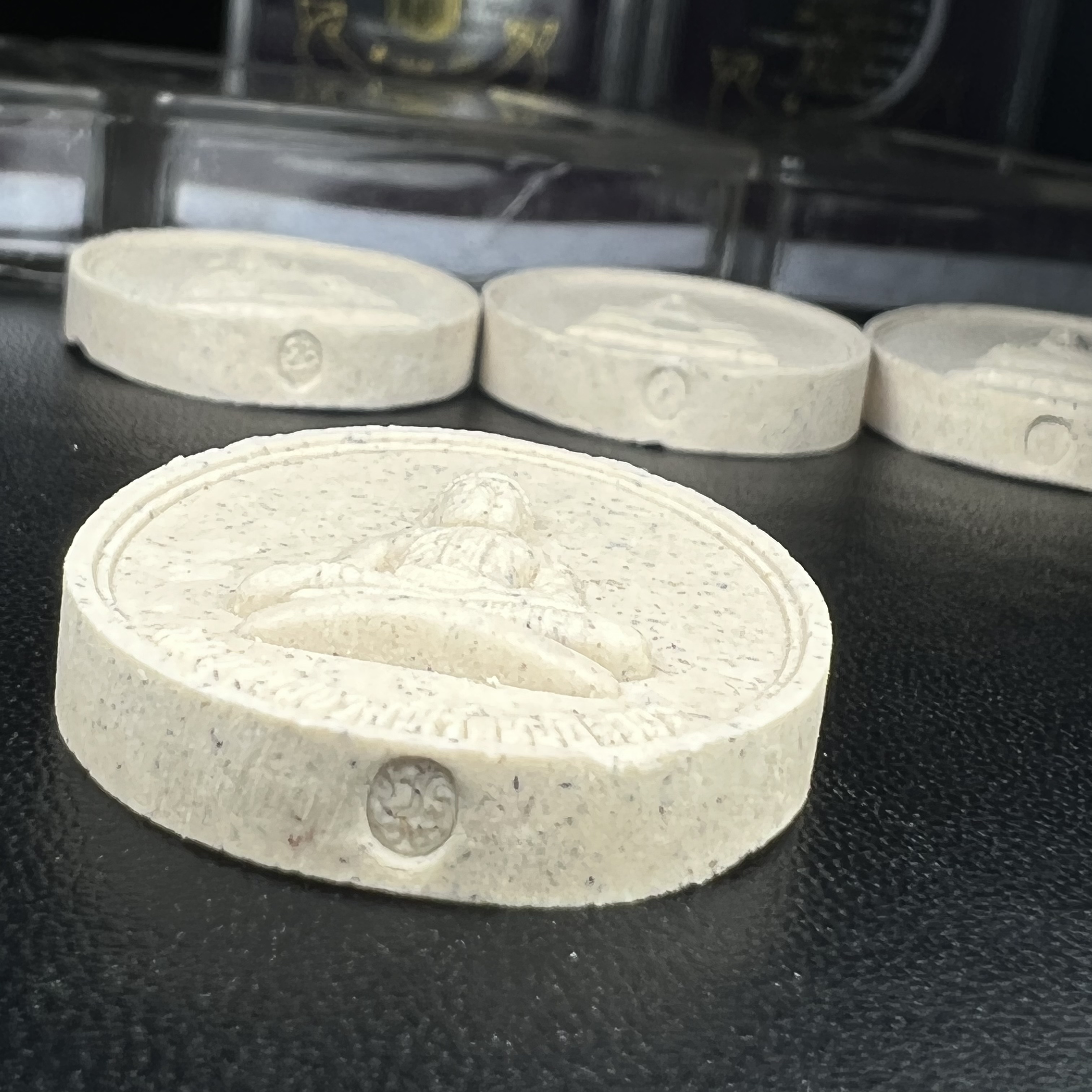 พระเบญจพุทธปาฏิหาริย์ สธ. รุ่น “พระเทพรักษา” ปี 2554 ชุดเนื้อผง ขนาด 2.5 ซม.(ครบชุด 5 องค์) พร้อมกล่องบรรจุเดิมครบสมบูรณ์(พิธีใหญ่ มหาพุทธาภิเษก 5 วัด 5 พิธี)