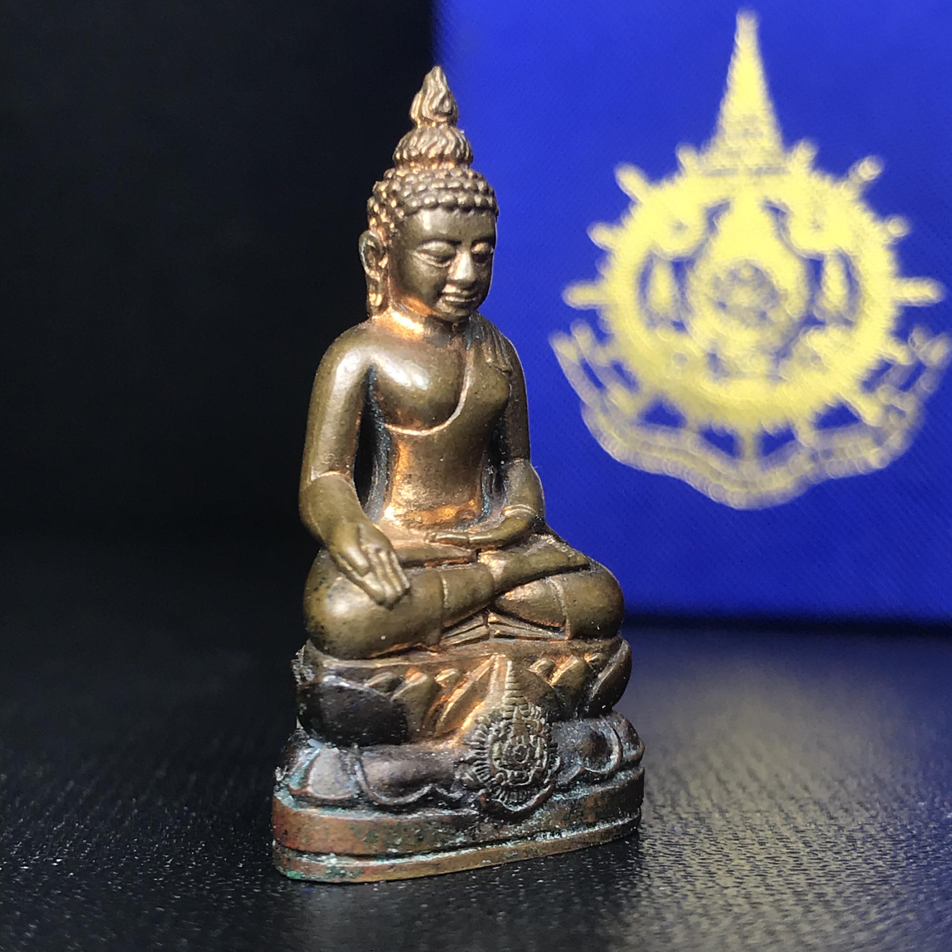 พระกริ่งไพรีพินาศ เฉลิมพระเกียรติ พระบาทสมเด็จพระเจ้าอยู่หัวรัชกาลที่9 พระชนมพรรษา 6 รอบ ปี2542เนื้อสัมฤทธิ์(บรรจุเหล็กไหล)ดีนอก-ดีใน