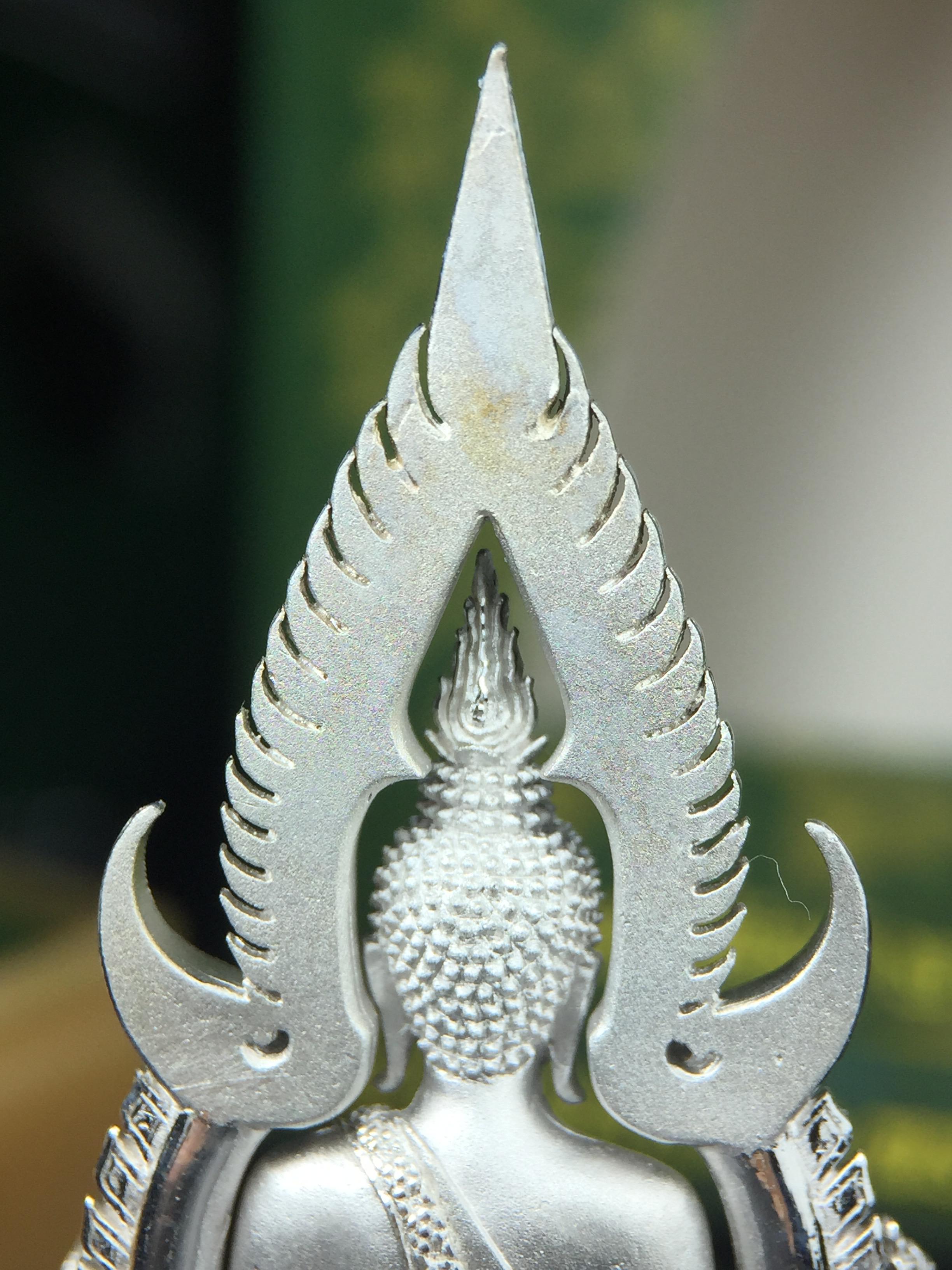 พระพุทธชินราช(จำลอง) ภปร. 84 พรรษา เนื้อเงินชุบทองคำขาว พิมพ์ใหญ่ขนาดหน้าตัก 3/4 นิ้ว(พระราชทานมวลสาร จิตรลดาและเส้นพระเจ้า(เส้นผม))รัชกาลที่9)พุทธศิลป์ทรงคุณค่าอีกหนึ่งรุ่นยอดนิยม(1ใน 3000 องค์)