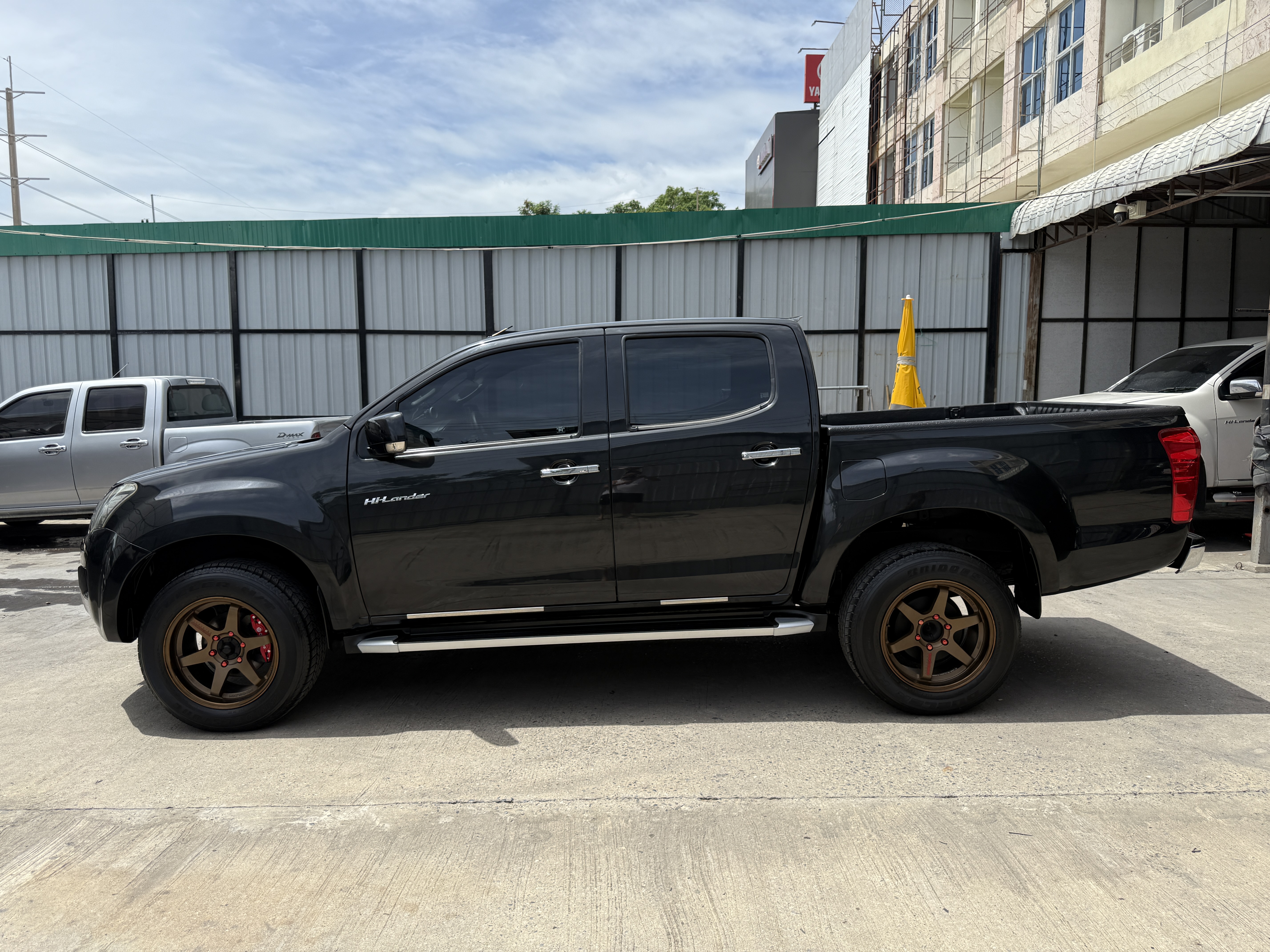 Isuzu Dmax All New 4ประตู Hilander 2.5 Vgs Z Dvd 2013 ดำ