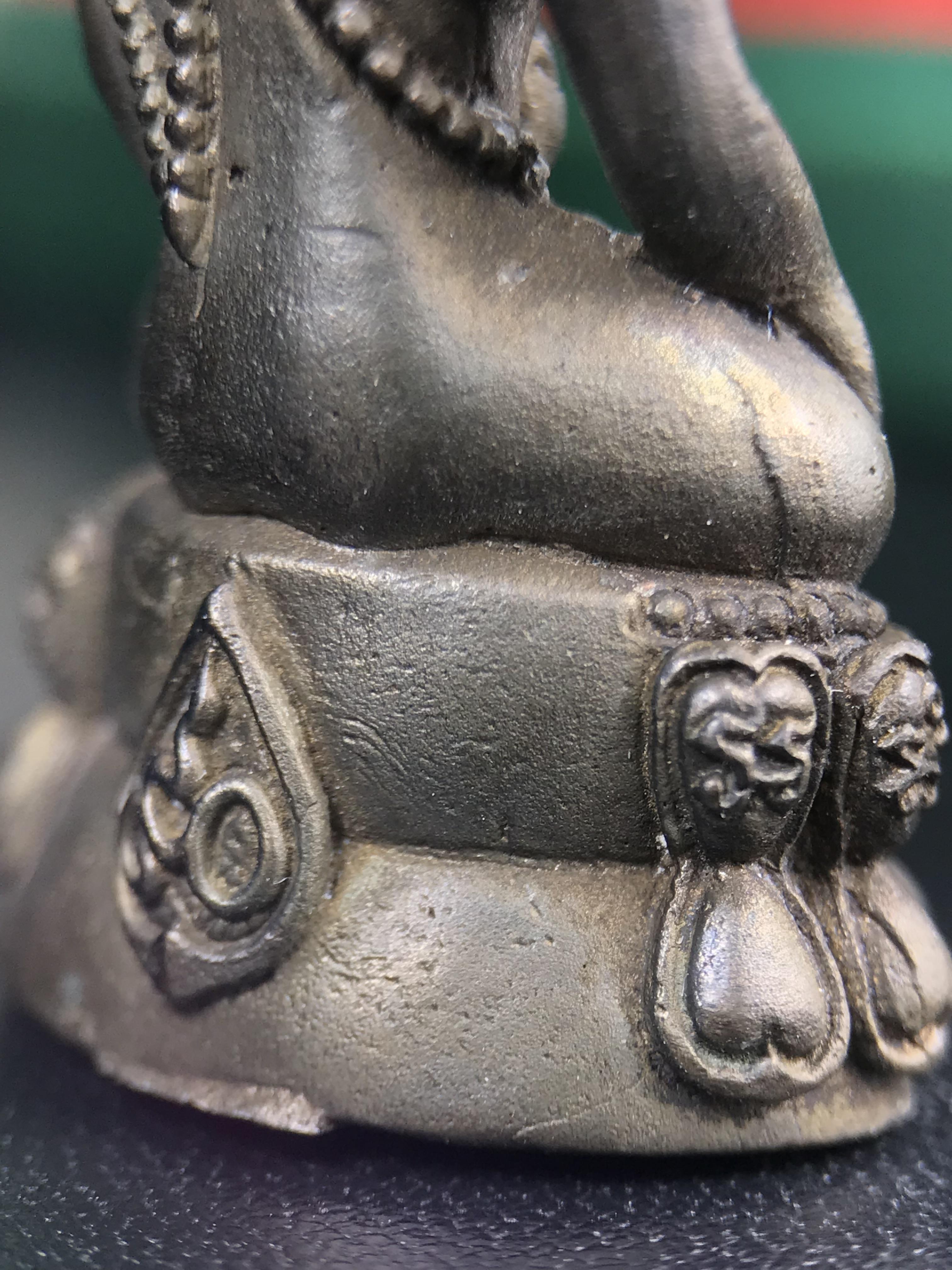 พระกริ่งวาสนา สมเด็จพระสังฆราช(วาสน์)วัดราชบพิธฯ ปี 2531 เนื้อนวโลหะ สร้างเป็นที่ระลึกในคราวที่สมเด็จพระอริยวงศาคตญาณ สมเด็จพระสังฆราช(วาสน์ วาสโน)มีพระชนมายุครบ90พรรษา(ในหลวง ร.9 เสด็จในพิธี)งานแกะแม่พิมพ์โดย นายช่างเกษม มงคลเจริญ)(1ใน1991องค์)