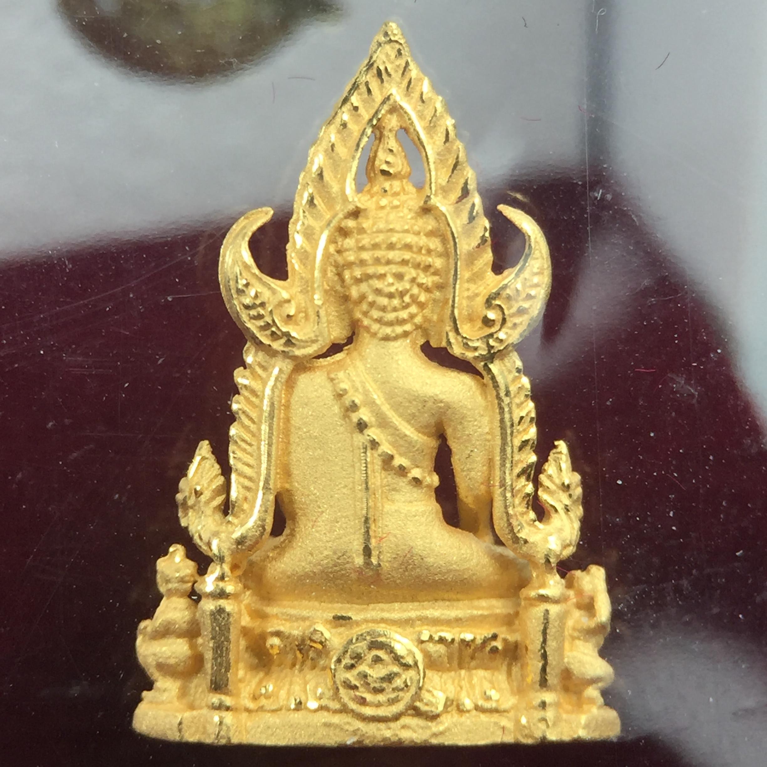 พระพุทธชินราช รุ่น ประวัติศาสตร์ มูลนิธิเพื่อตำรวจไทยจัดสร้าง ปี 2562 เนื้อทองคำขัดเงา พิมพ์ลอยองค์จิ๋ว(ขนาดสูง 1.5 ซม.) (สภาพ สวย ซีนซองเดิม กล่องบรรจุเดิมครบสมบูรณ์)