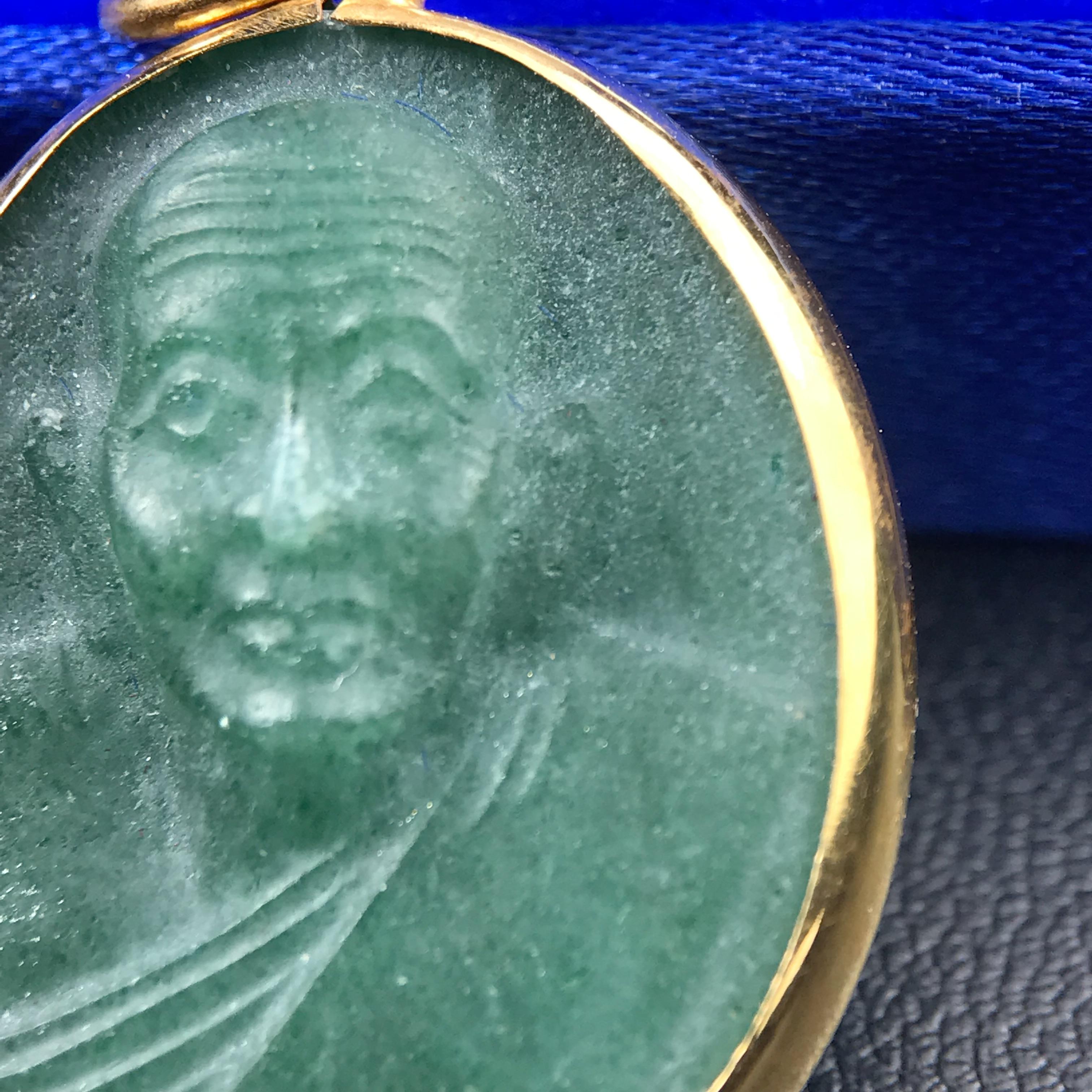 หลวงปู่ทวด วัดพะโคะ จ.สงขลา ปี 2543 เหรียญหยกรูปไข่(เลี่ยมทองคำ) ขนาด 2.2 x 2.5 ซม. ด้านหลังแผ่นโค๊ตทองคำ สร้างโดยสมาคมชาวเพชรบุรี “สมเด็จเจ้าพะโคะหลวงปู่ทวดเหยียบน้ำทะเลจืด” ครั้งแรกแห่งประวัติศาสตร์(สวยงามเป็นของล้ำค่าหายากมาก)สภาพสวยสมบูรณ์