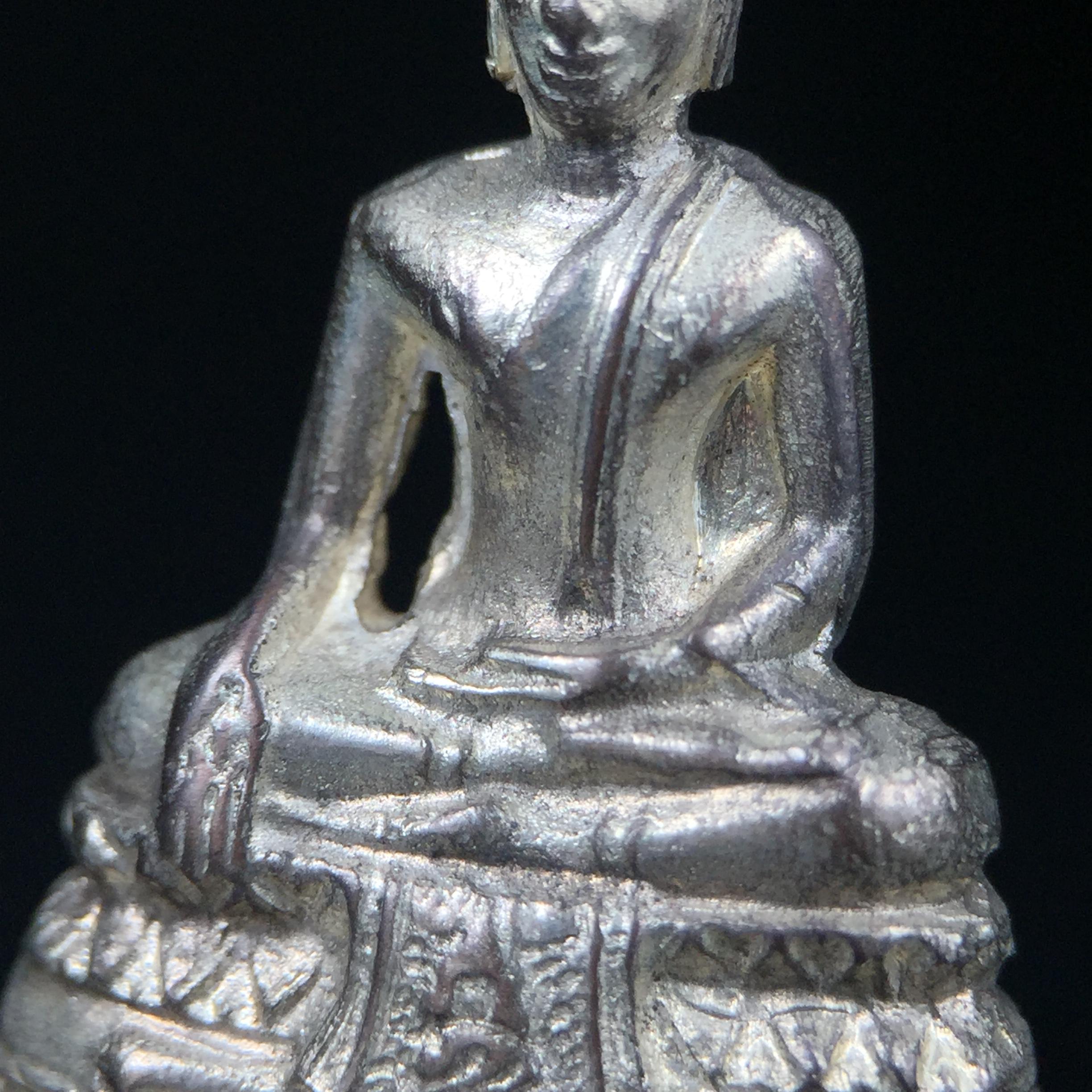 พระกริ่ง ภปร.(รุ่นแรก) วัดบวรนิเวศวิหาร พ.ศ.2508 กะไหล่เงินเดิม(กรรมการ)พิมพ์นิยม(ก้นตะไบหยาบ)สภาพคัดสวยเดิม(ในหลวงรัชกาลที่9ทรงเสด็จเททอง)พบเจอน้อยหายากมาก