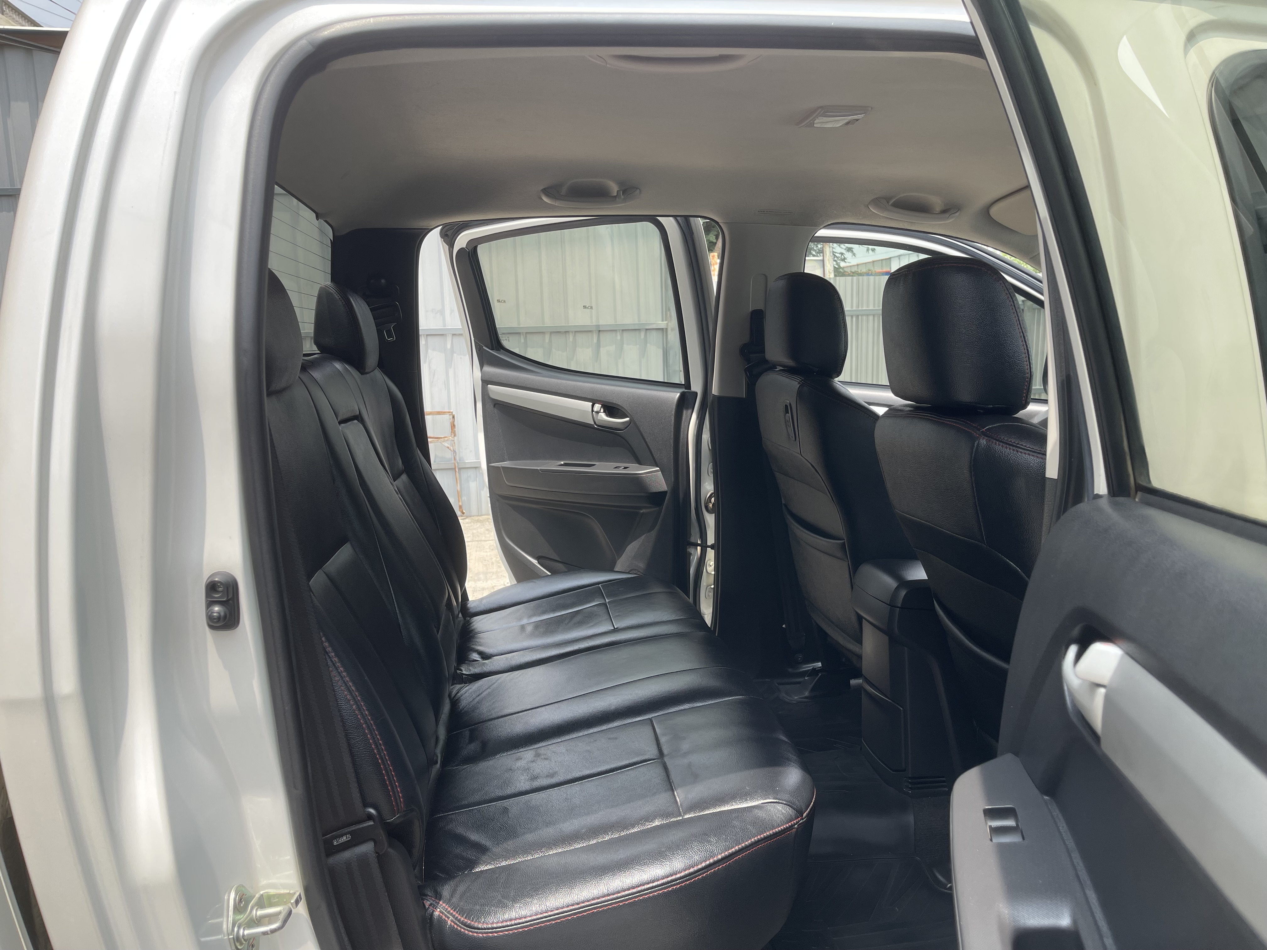 Isuzu Dmax All New 4ประตู Hilander 2.5 Vgs Z Dvd 2015 ขาวมุก