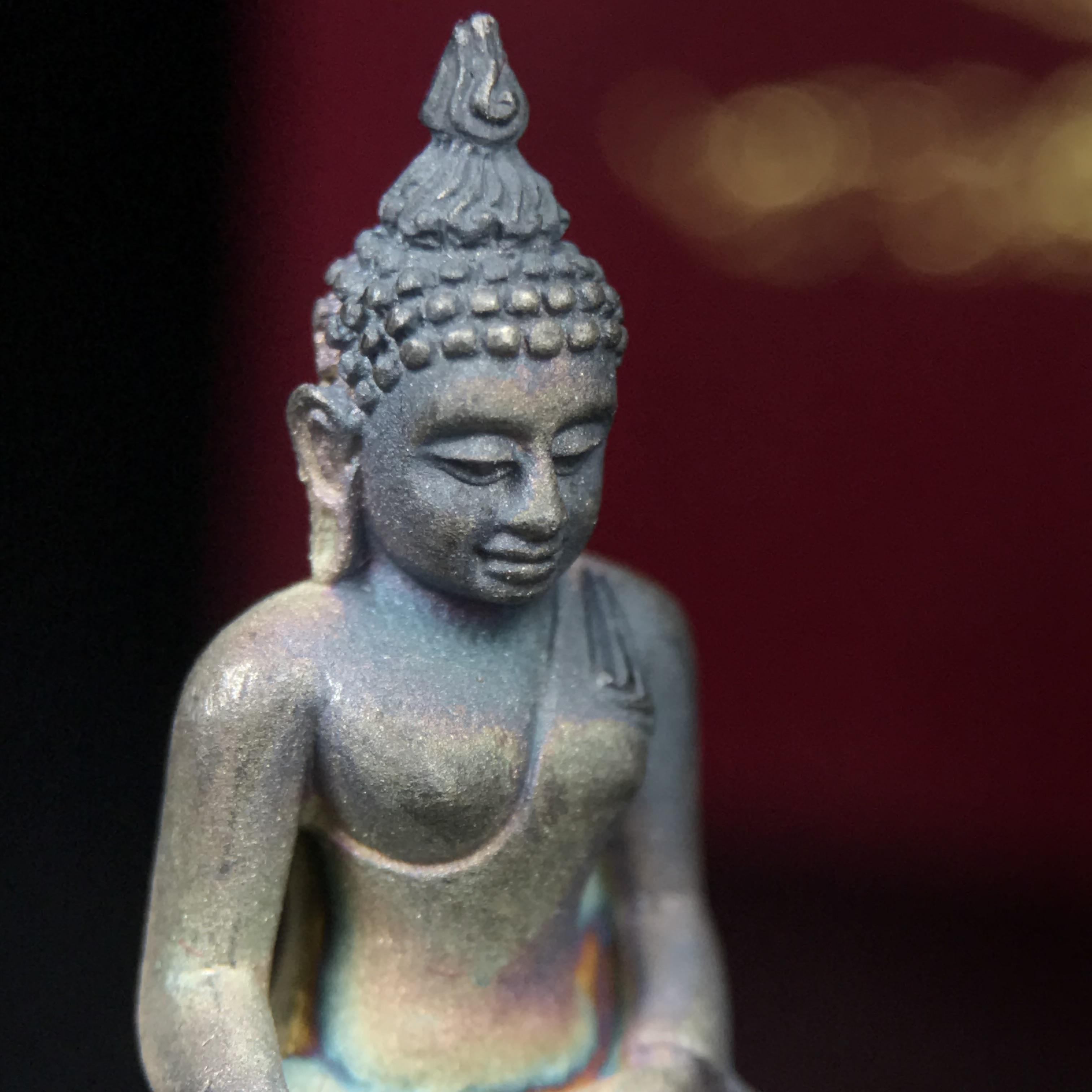 พระกริ่งไพรีพินาศ ตรากาญจนาภิเษก วัดบวรนิเวศวิหาร ที่ระลึกในหลวงรัชกาลที่9 ครองสิริราชสมบัติครบ 50ปี เนื้อเงิน(สภาพผิวเดิมขึ้นสีรุ้งธรรมชาติสวยแบบนิยม)(เสน่ห์พระเนื้อเงินสีสันที่ธรรมชาติสรรค์สร้าง)เข้มขลังทรงอานุภาพยิ่งใหญ่ กำราบศัตรูพ่ายสิ้น พระไพรีพินาศ