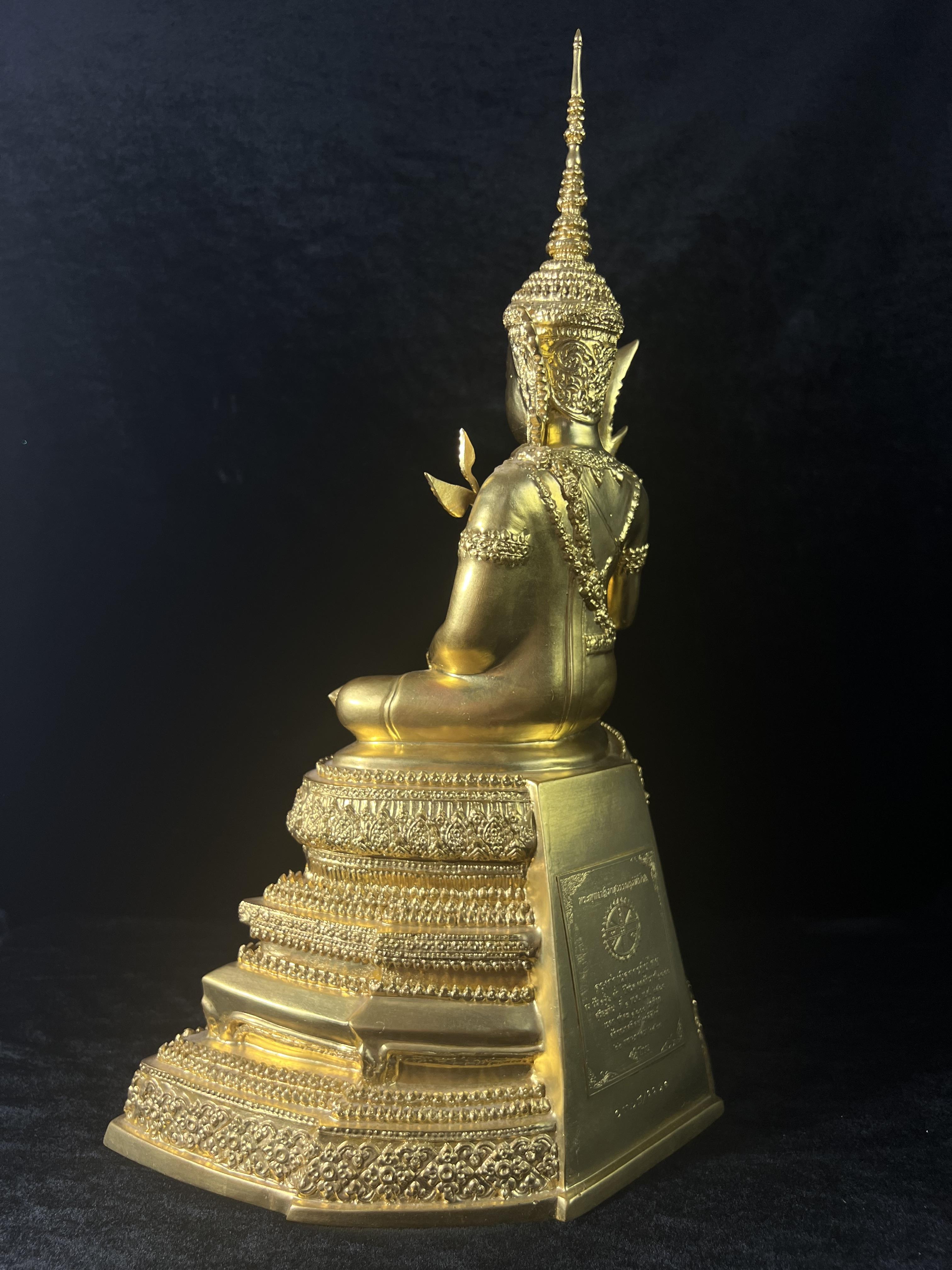 พระพุทธปฏิมาสุวรรณภูมิสิริโชค ภปร. การบินไทยจัดสร้างขึ้น เนื่องในวโรกาสมหามงคลเฉลิมพระชนมพรรษาของพระบาทสมเด็จพระเจ้าอยู่หัวรัชกาลที่ 9 ครบ 80 พรรษา ขนาดหน้าตัก 5 นิ้ว สูง 16 นิ้ว ปิดทองสวิส 99.9 เปอร์เซนต์ (พิธีใหญ่ พุทธศิลป์งดงาม หายาก)องค์หมายเลข ๙๗๘