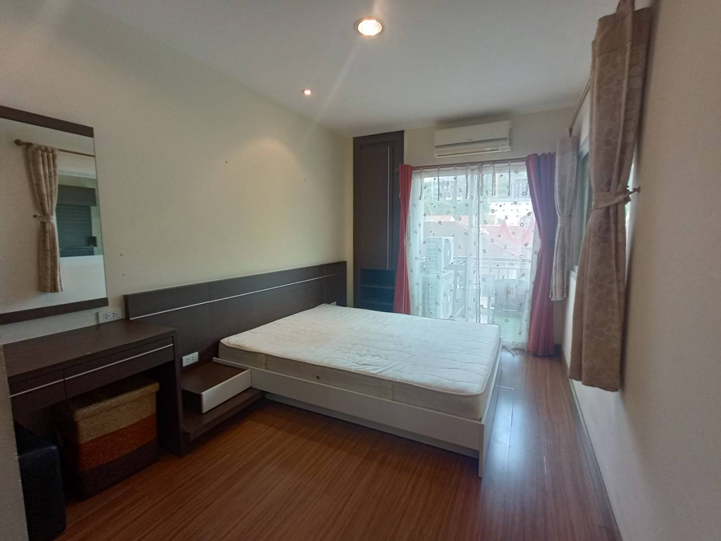 For Rent : Phuket Villa Patong Condo Floor 3rd Mountain View 45 sqm.Fully Furnished.