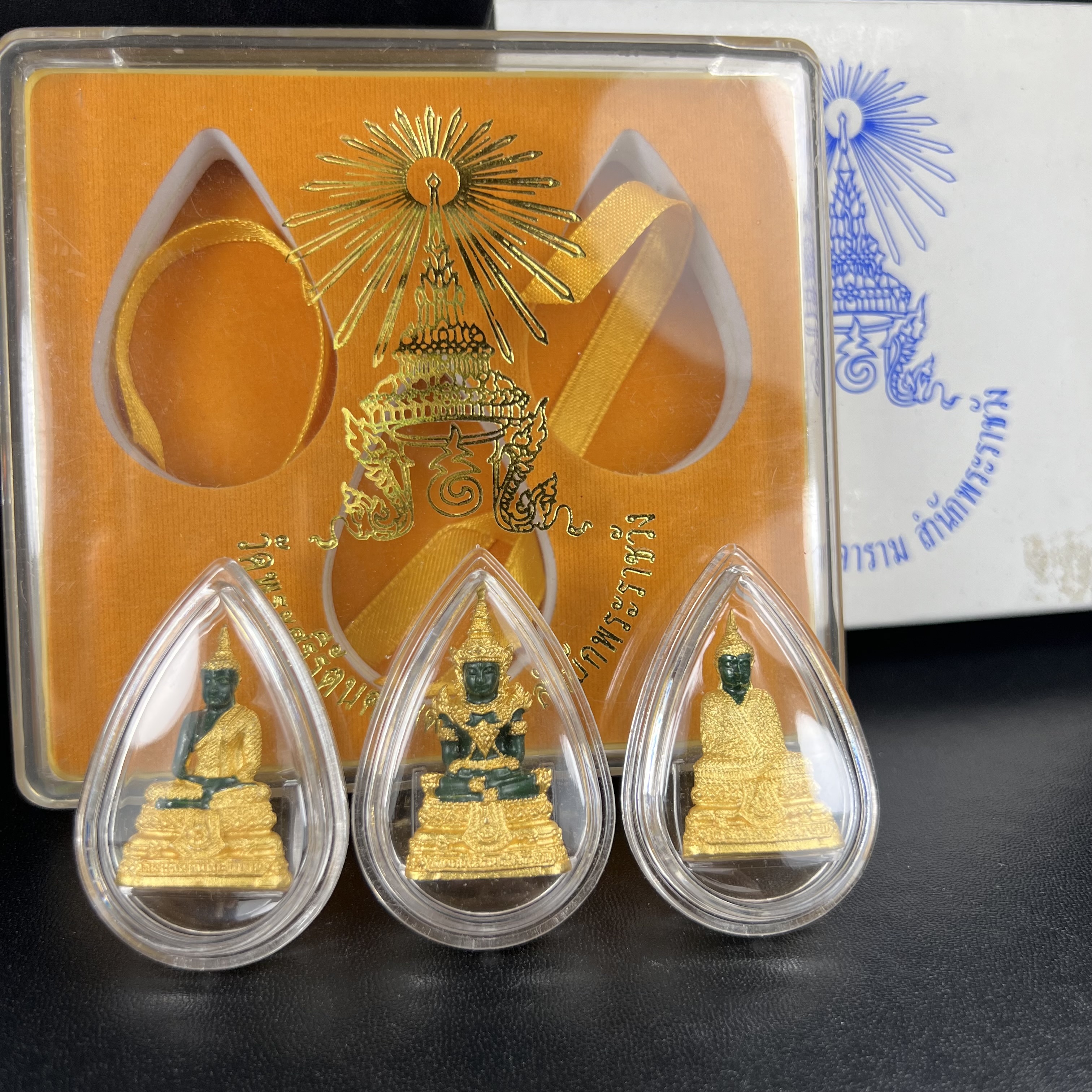 พระพุทธมหามณีรัตนปฏิมากร(พระแก้วมรกต) วัดพระศรีรัตนศาสดาราม สำนักพระราชวัง จัดสร้าง ชุด3 ฤดู ร้อน ฝน หนาว(บรรจุมวลสารใต้ฐาน)