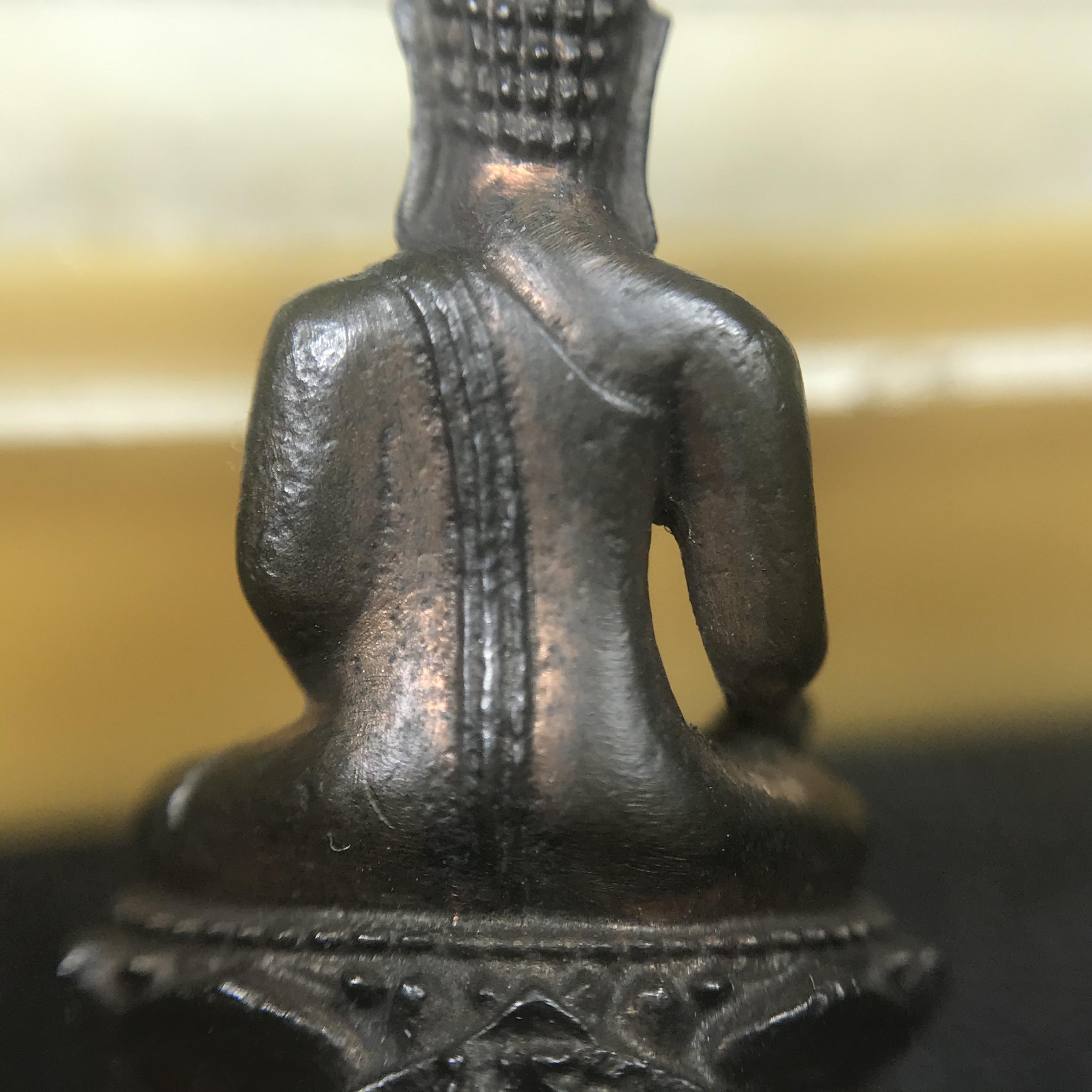 พระกริ่งไพรีพินาศ(รุ่นแรก สมเด็จพระญาณสังวร) วัดเพชรวราราม รุ่นเขาค้อ เนื้อนวโลหะ ตอกโค้ต ปี2520 จ.เพชรบูรณ์(คัดสภาพสวยครบกล่องบรรจุเดิม)(1ใน2309 องค์)