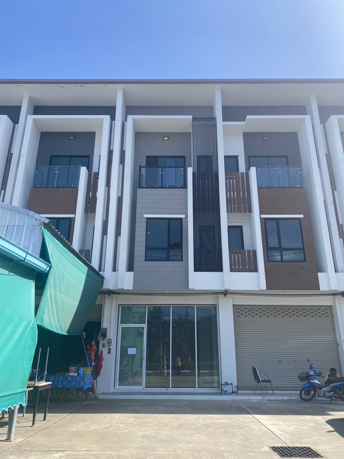 For Sales : Chaofah, 3-Storey Commercial Building, 3 Bedrooms 4 Bathrooms