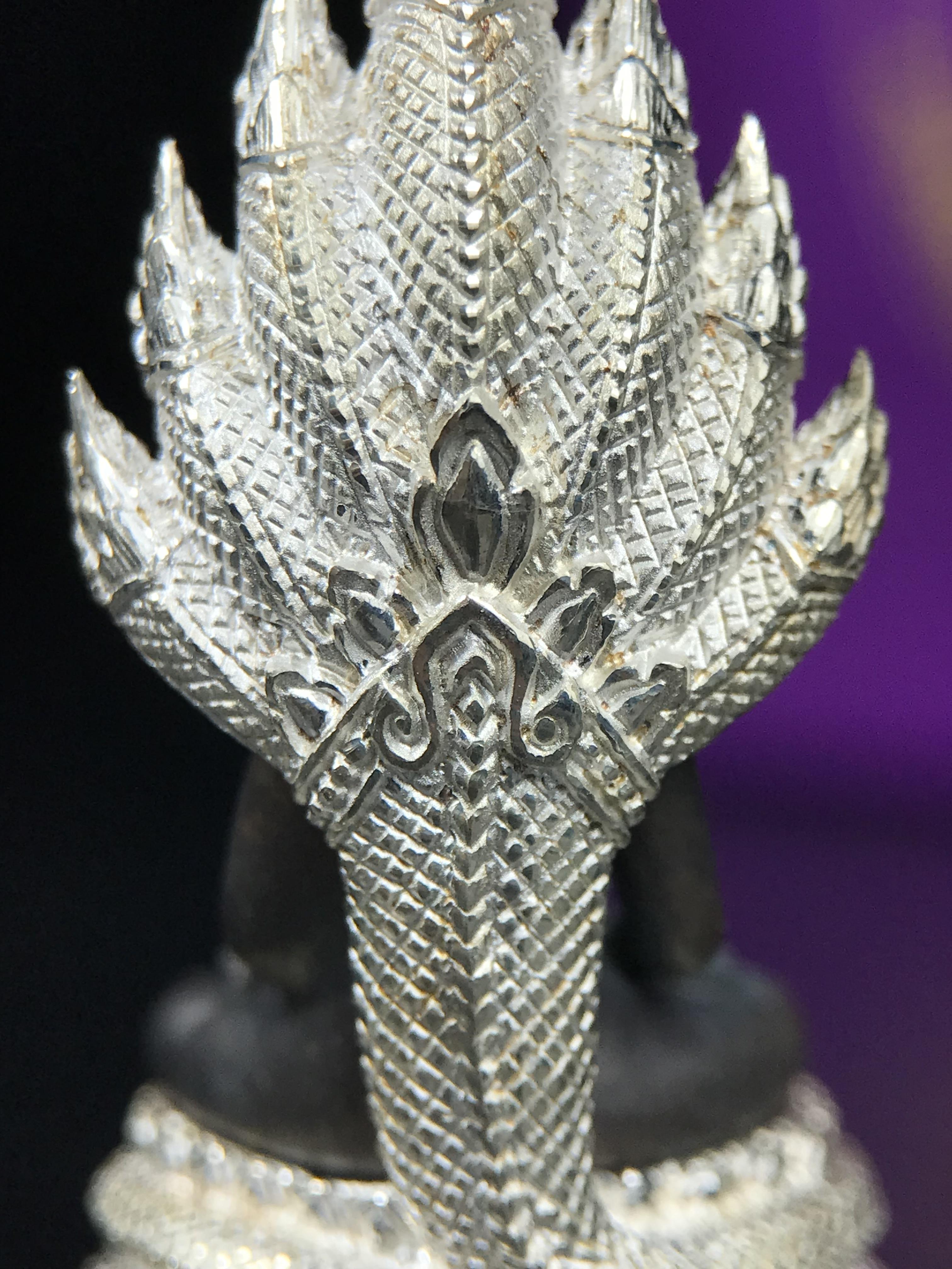 พระนาคปรก สธ. รุ่นสร้างพระอุโบสถเฉลิมพระเกียรติ 4 รอบ 84 พรรษา สมเด็จพระเทพรัตนราชสุดาฯ วัดบวรนิเวศวิหาร ปี 2543 พิมพ์ใหญ่ องค์พระเนื้อนวโลหะ ฐานนาคปรกเนื้อเงิน(สภาพ สวย )พิธีใหญ่ พุทธศิลป์งดงาม หายาก(องค์หมายเลขสวย ๒๖๖) (1 ใน 1999 องค์)