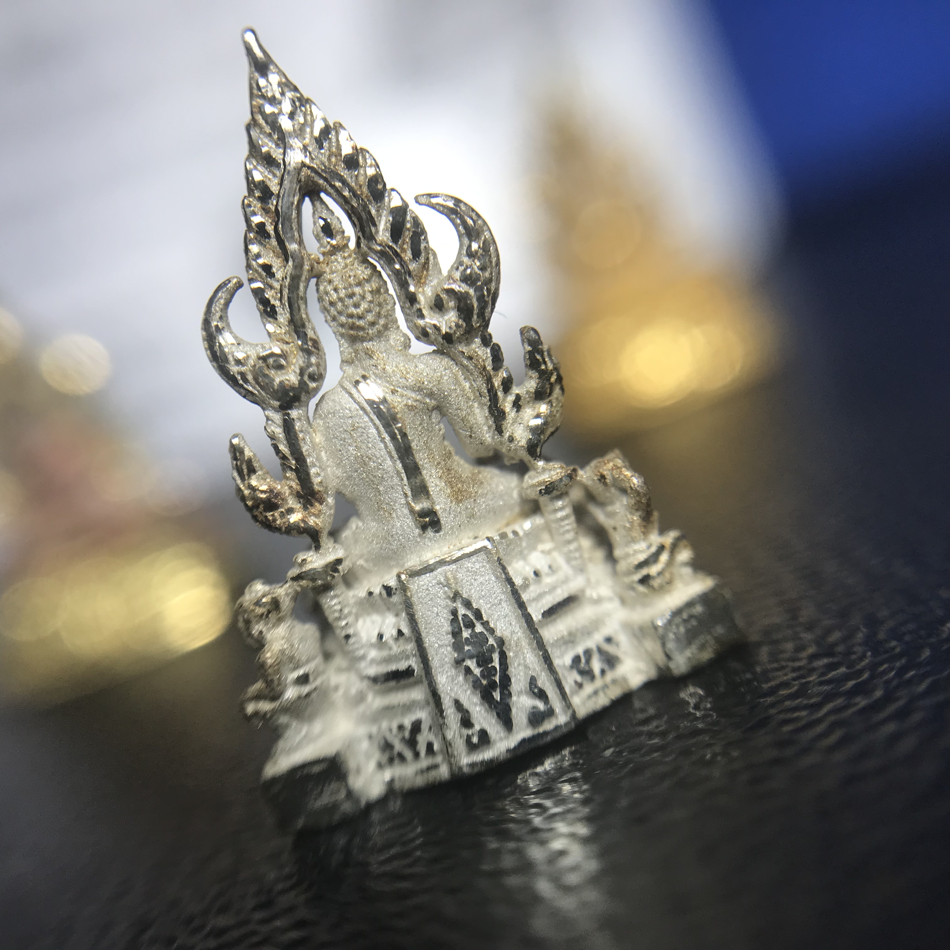 พระพุทธชินราช ภปร. ในวโรกาสพระราชพิธีมหามงคล เฉลิมพระชนมายุ6รอบ 5ธันวาคม2542 ชุดทองคำ เงิน สามกษัตริย์ พิมพ์เล็กครบชุด(3องค์)พร้อมกล่องบรรจุและการ์ดใบรับรอง