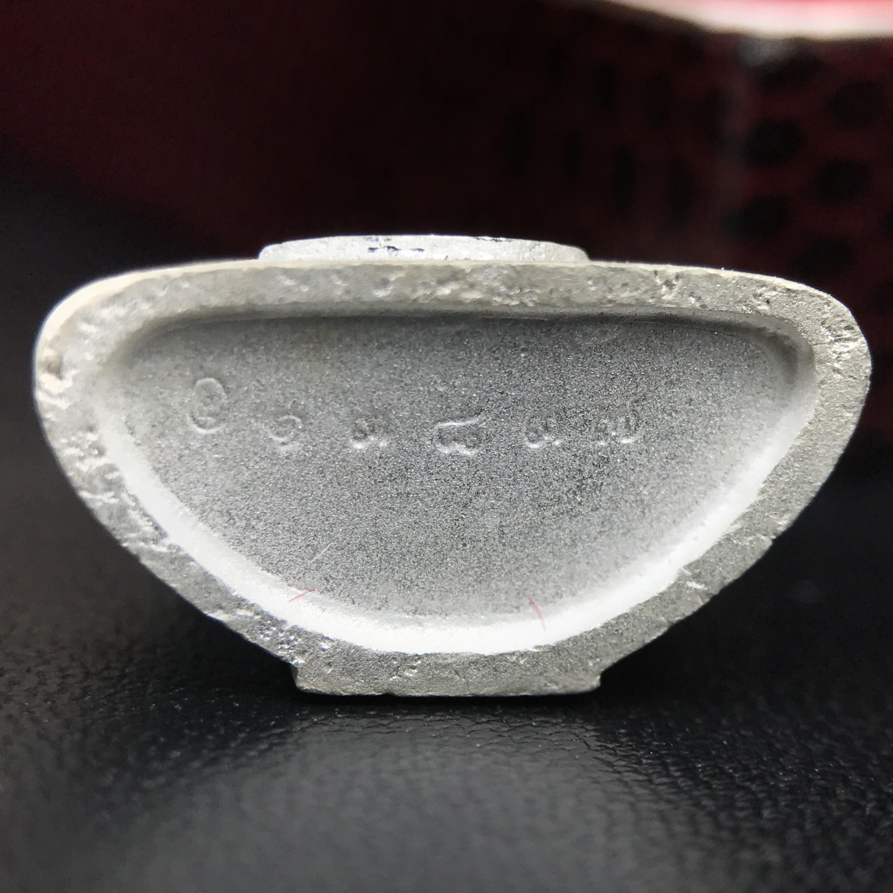 พระพุทธโสธร(หลวงพ่อโสธร) รุ่นสร้างอุโบสถ ปี2539 เนื้อเงินทรายนวลขัดเงาบางส่วน ลอยองค์พิมพ์ใหญ่ สภาพสวยกล่องบรรจุเดิมครบสมบูรณ์(งานแพรนด้า จิวเวลรี่)สวยงดงาม