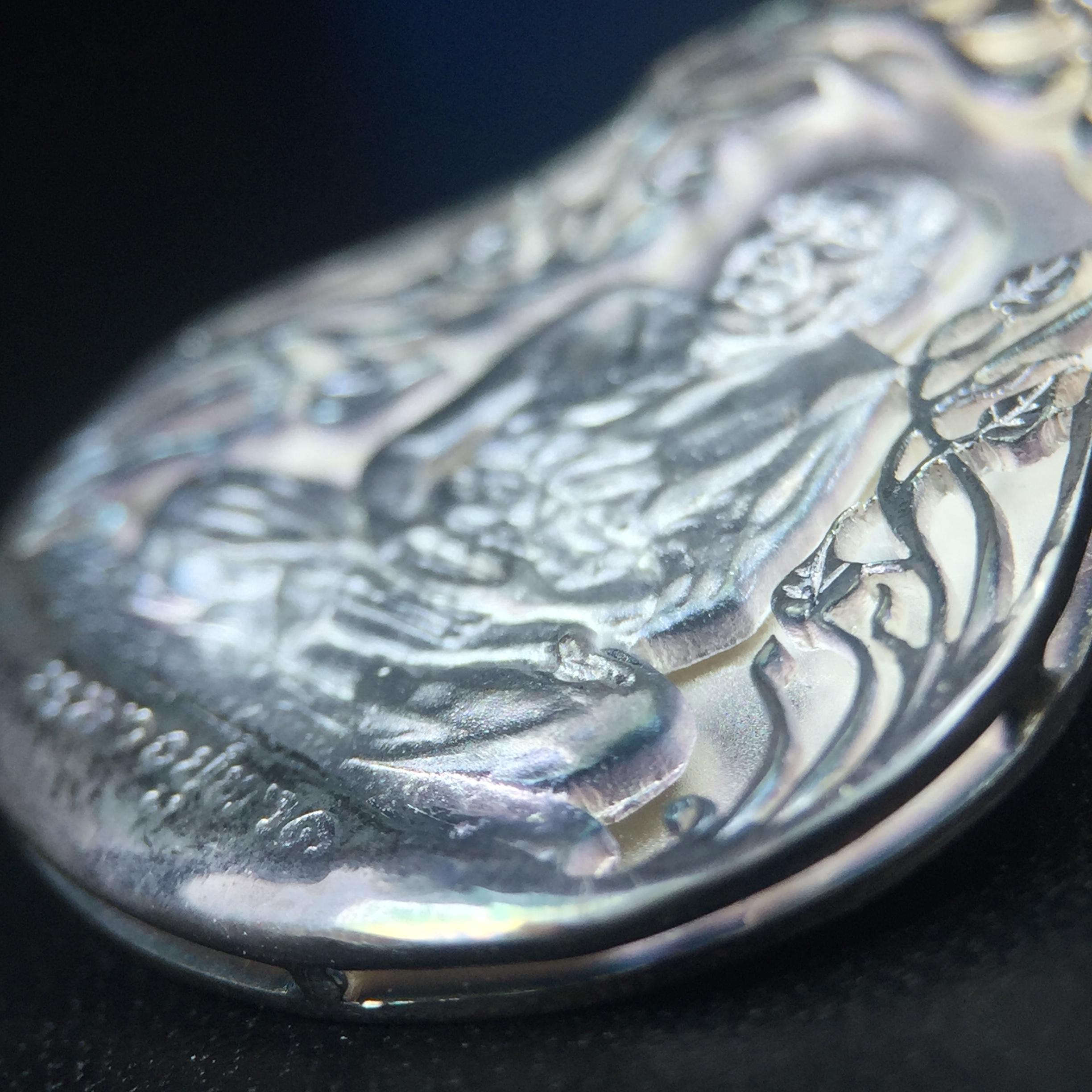 เหรียญหลวงปู่ทวด พระนามาภิไธย สก. แบบงานฉลุโบราณ(HAND MADE) ปี 2544 เนื้อเงิน(ผิวเดิมขึ้นสีรุ้งธรรมชาติสวยมาก) พิธีปลุกเสก ณ อุโบสถวัดช้างให้ และ พิธีมังคลาภิเษก ณ พระอุโบสถ วัดพระศรีรัตนศาสดาราม(วัดพระแก้ว) (1 ใน 2000 เหรียญ)พบเจอน้อยหายากมาก