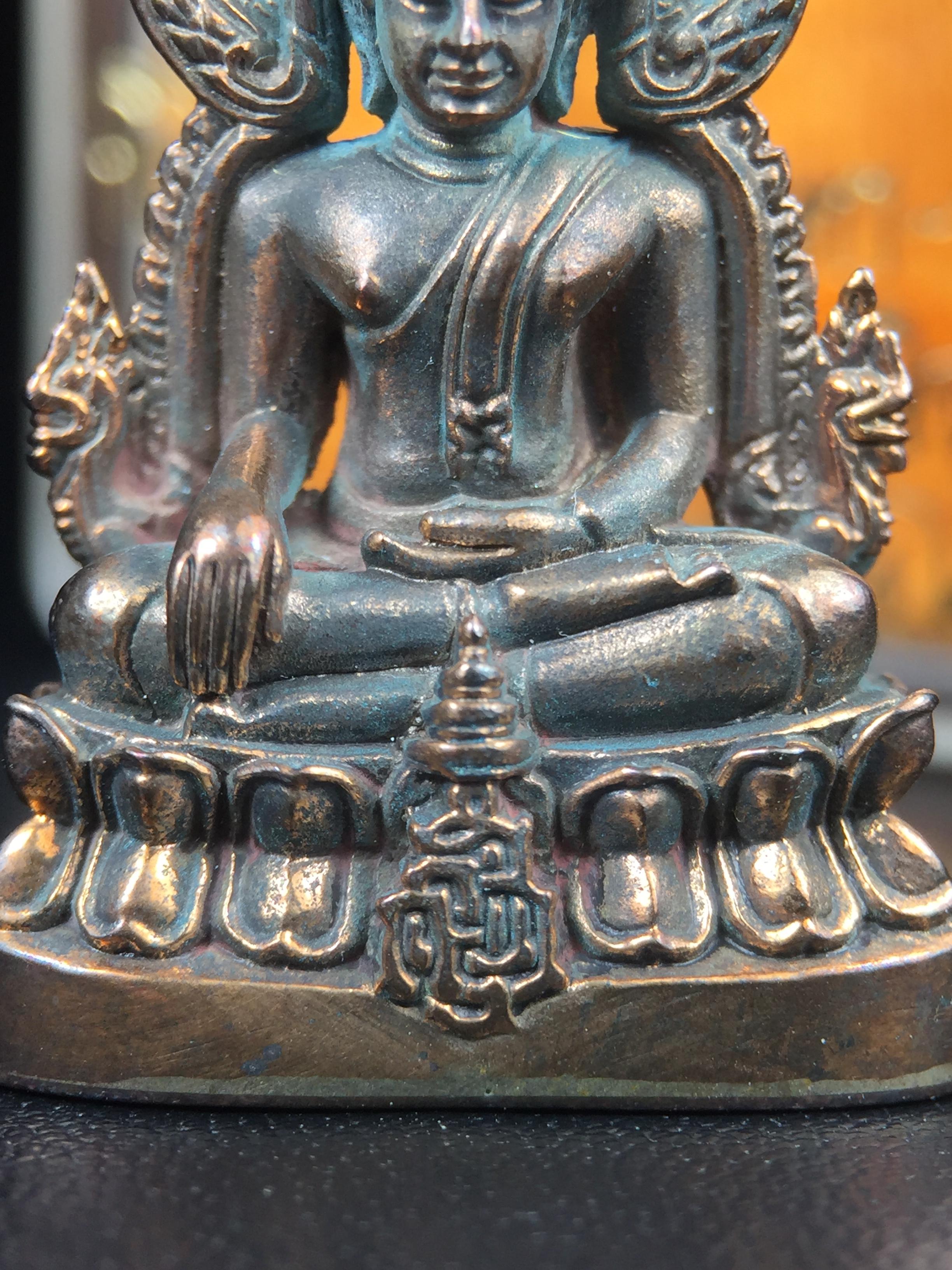 พระพุทธชินราช ญสส. วัดพระศรีมหาธาตุ จ.พิษณุโลก ปี2543 กริ่งชินราชเนื้อนวโลหะเต็มสูตร (ผสมทองคำ 2 บาท ต่อน้ำหนักเนื้อ 1 กิโลกรัม) พิธีใหญ่ รุ่นแรกและรุ่นเดียวที่ หลวงปู่หมุน ฐิตสีโล วัดบ้านจาน มาร่วมปลุกเสก(องค์หมายเลข 505 เลขสวย)(1 ใน 2543 องค์)นิยม