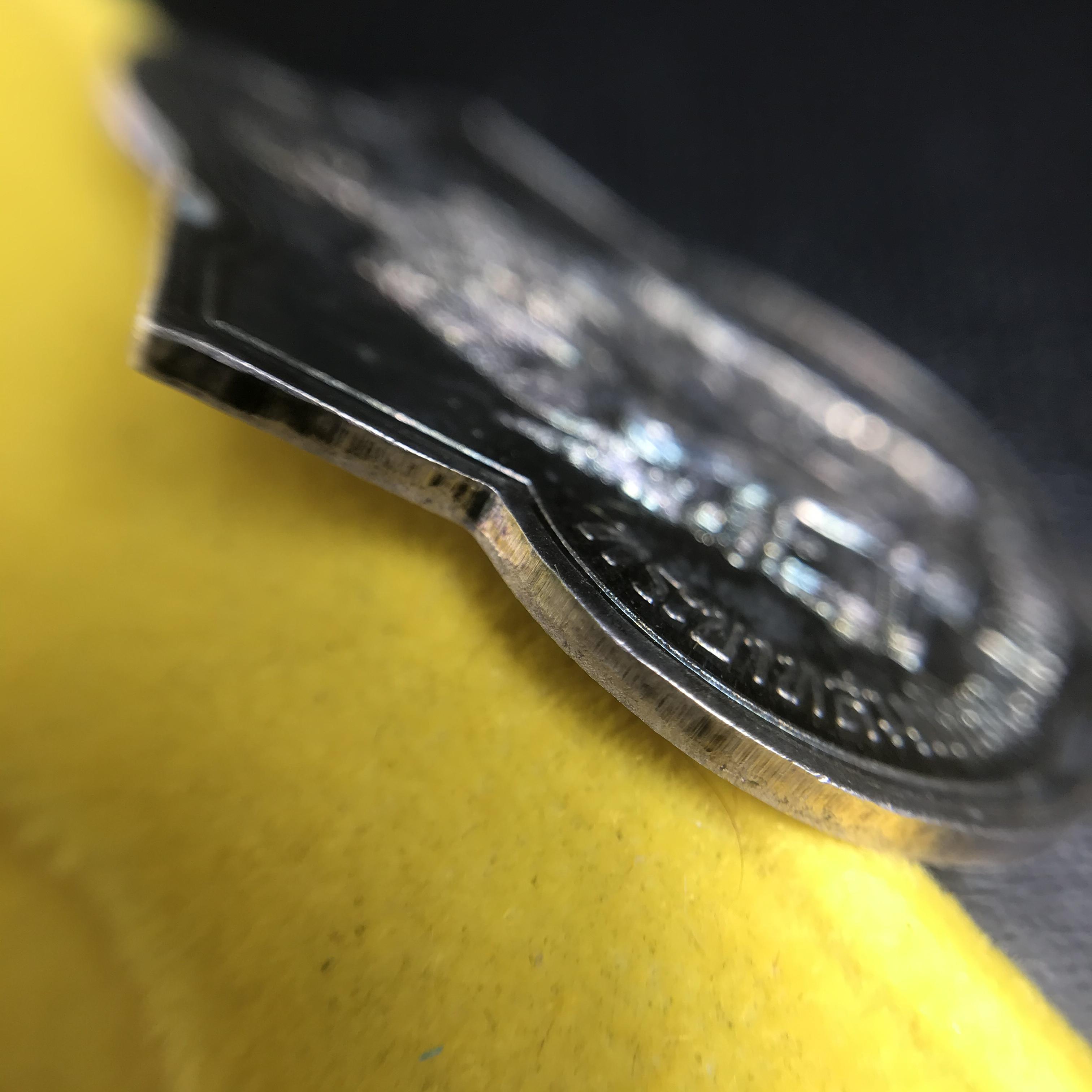 เหรียญพระบาทสมเด็จพระเจ้าอยู่หัว รัชกาลที่9ประทับนั่งบัลลังก์ กระทรวงมหาดไทยจัดสร้าง ปี2539 เนื้อเงินกล่องบรรจุเดิมสภาพสวย เนื้อเงินผิวเดิมขึ้นสีรุ้งธรรมชาติ แบบนิยม หายาก