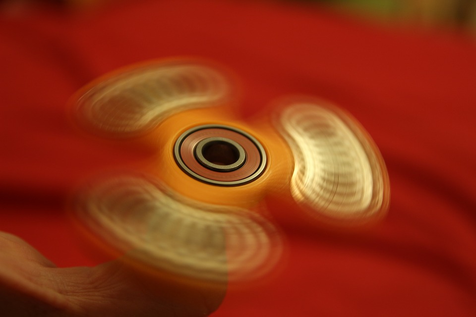 Fidget Spinner ของเล่นสุดฮิต ยอดขายพุ่ง