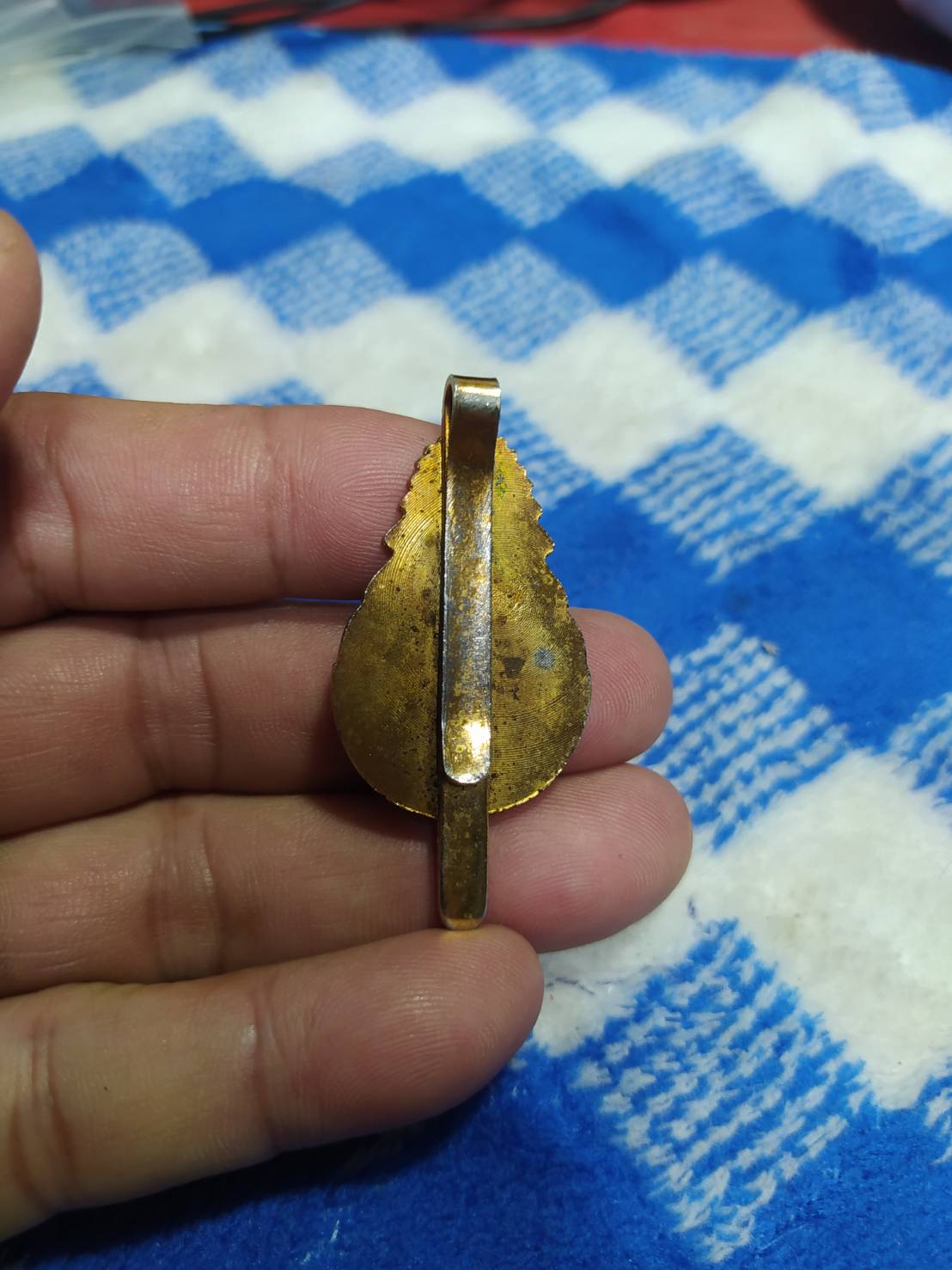 แหนบหลวงพ่อฤาษีลิงดำ เนื้อกะไหล่ทอง อานุภาพครอบจักรวาล