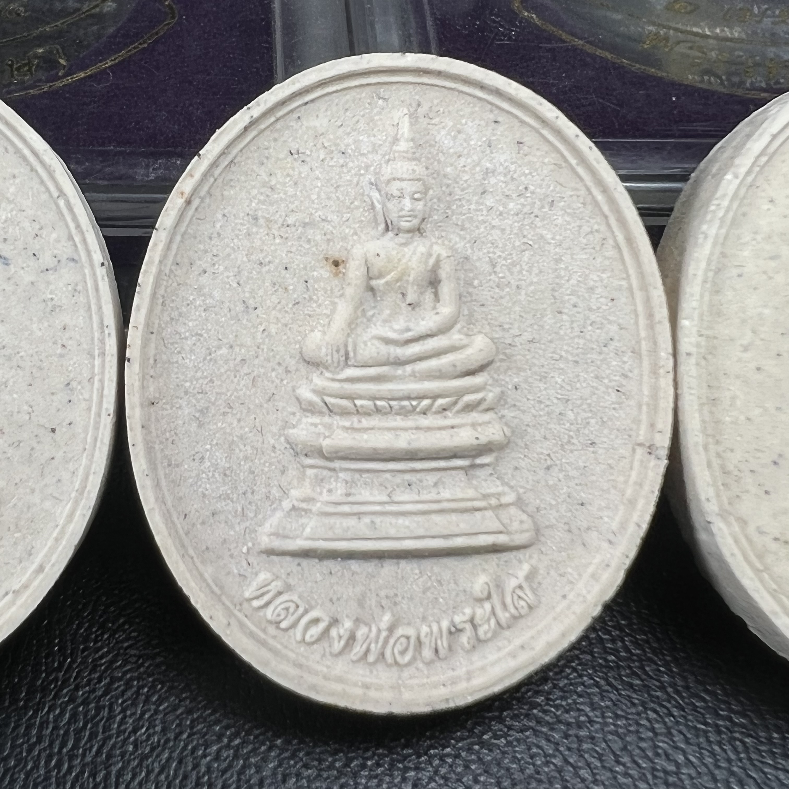 พระเบญจพุทธปาฏิหาริย์ สธ. รุ่น “พระเทพรักษา” ปี 2554 ชุดเนื้อผง ขนาด 2.5 ซม.(ครบชุด 5 องค์) พร้อมกล่องบรรจุเดิมครบสมบูรณ์(พิธีใหญ่ มหาพุทธาภิเษก 5 วัด 5 พิธี)