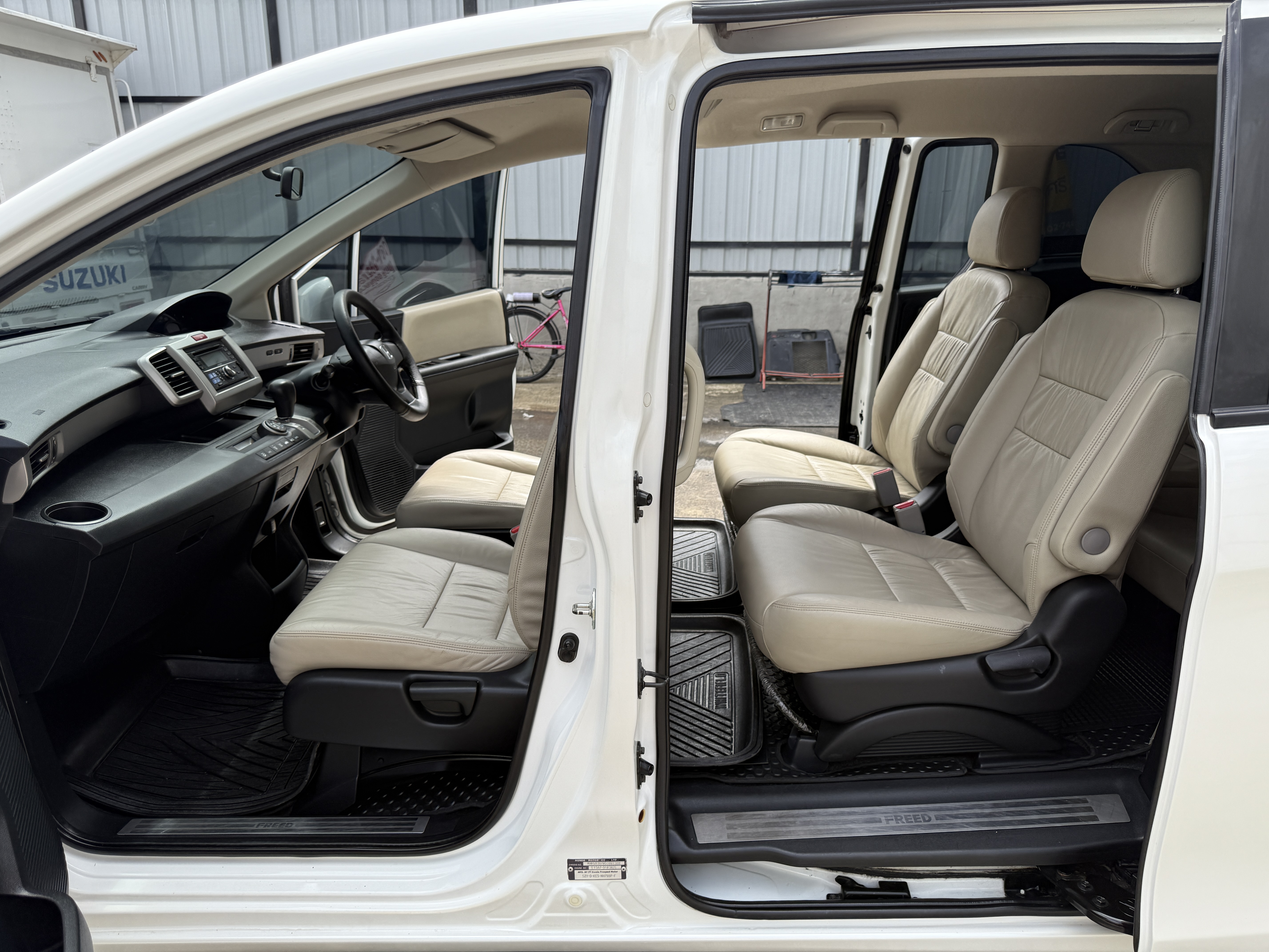 Honda Freed 1.5 E แอร์หลัง At 2015 ขาวมุก