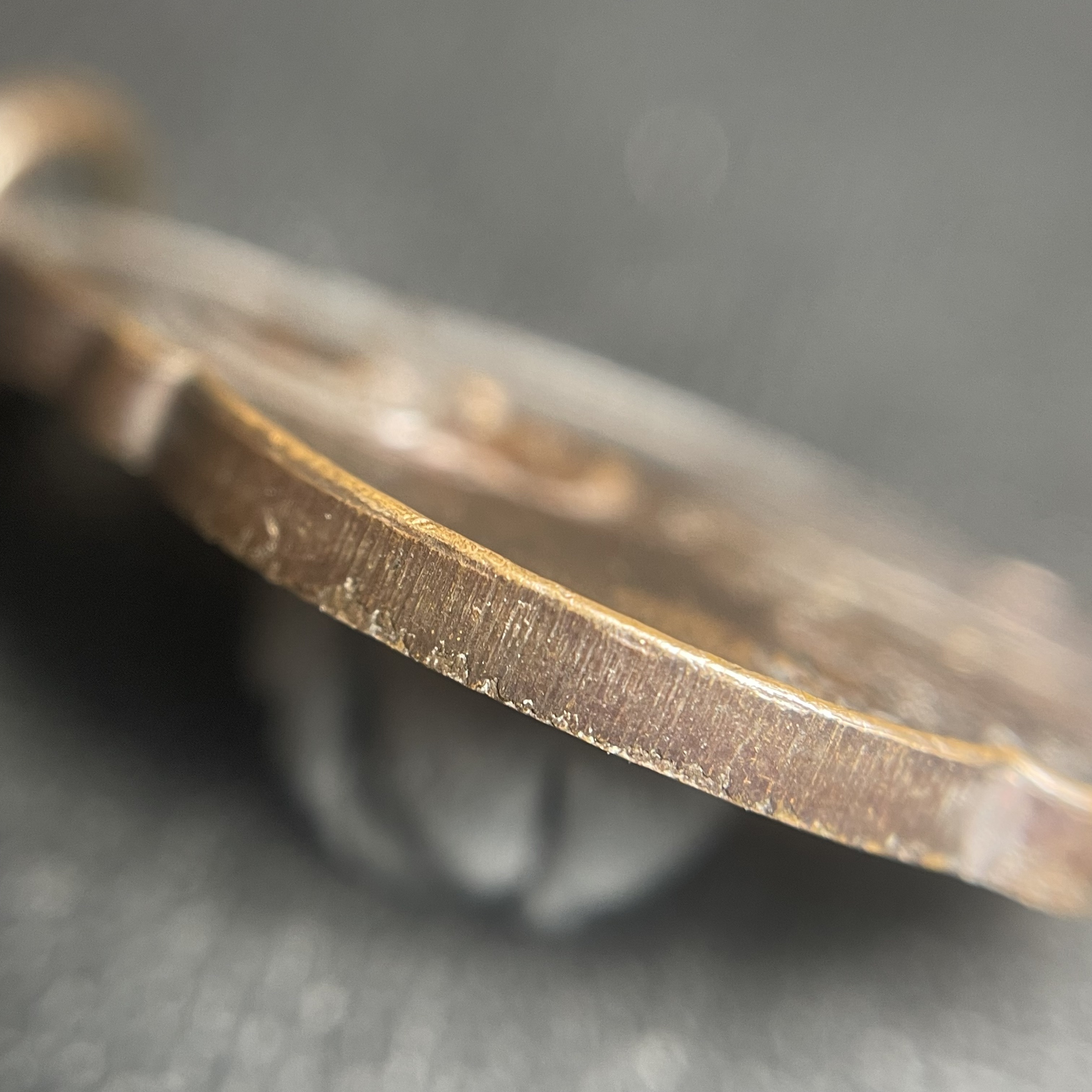 เหรียญ ร.9 ทรงเฉลิมพระชนมพรรษาครบ 4 รอบ ปี2518 เนื้อทองแดง(พิธีใหญ่)(รุ่นยอดนิยม เหรียญหลักที่ต้องมี เกจิดังในยุคร่วมปลุกเสก)