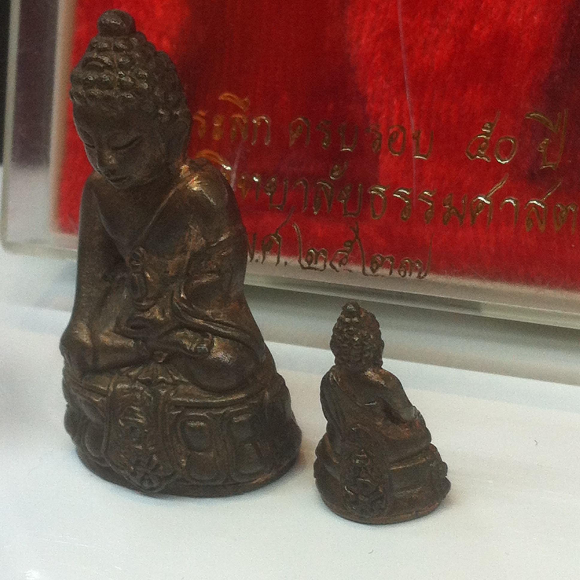 พระกริ่ง-พระชัยวัฒน์ ภปร ธรรมศาสตร์ 50ปี พ.ศ.2527(ในหลวงเสด็จเททอง)