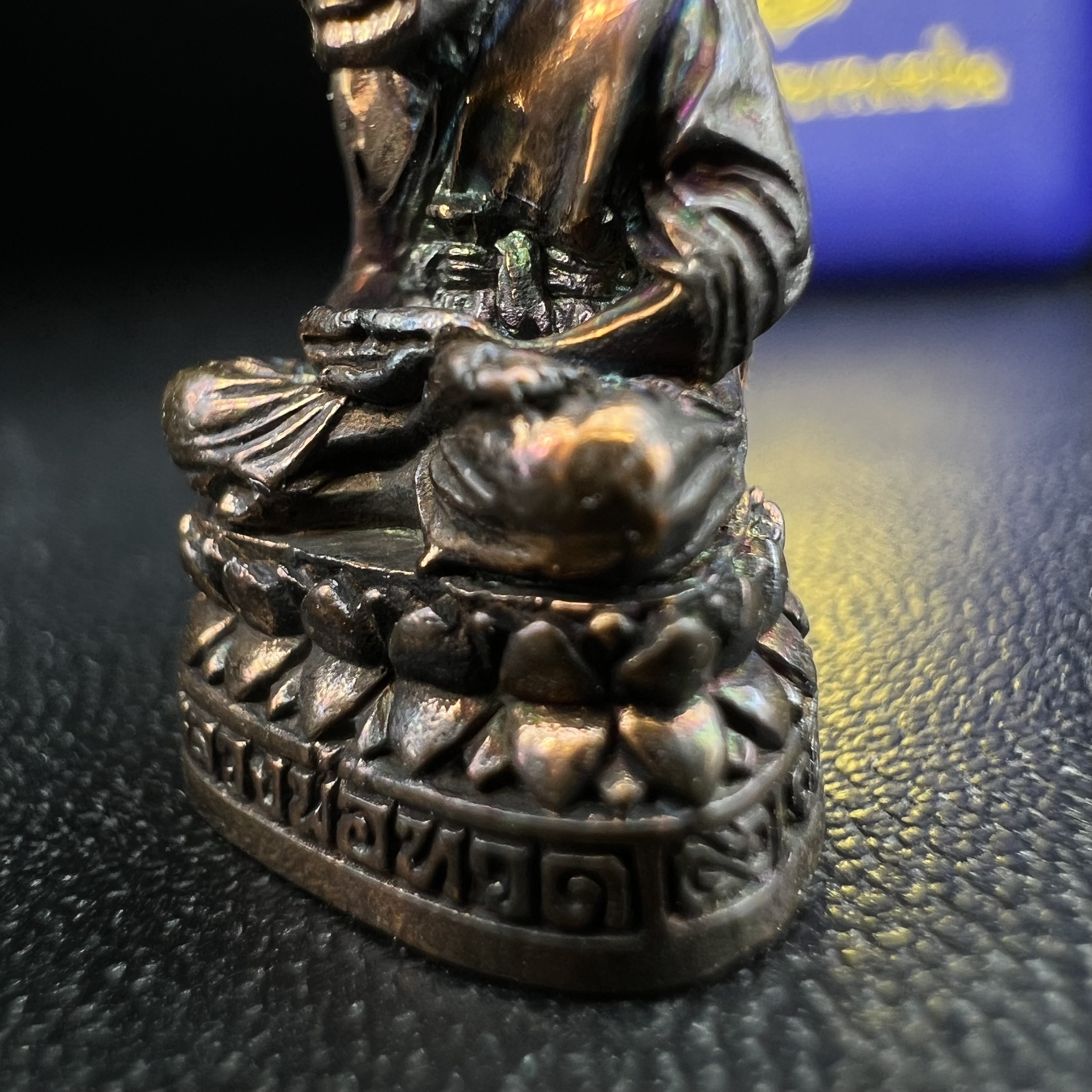 รูปเหมือนหล่อลอยองค์หลวงปู่ทวด รุ่น 111ปี กระทรวงกลาโหม เนื้อนวโลหะรมดำ-ปัดเงา ปี2540 พิธีใหญ่ เข้มขลัง นิยม พร้อมกล่องบรรจุเดิม(คัดสภาพสวยผิวเทพๆผิวรุ้งๆ)ทั้งพิธีทั้งพุทธศิลป์ทรงคุณค่าอีกหนึ่งรุ่นยอดนิยม