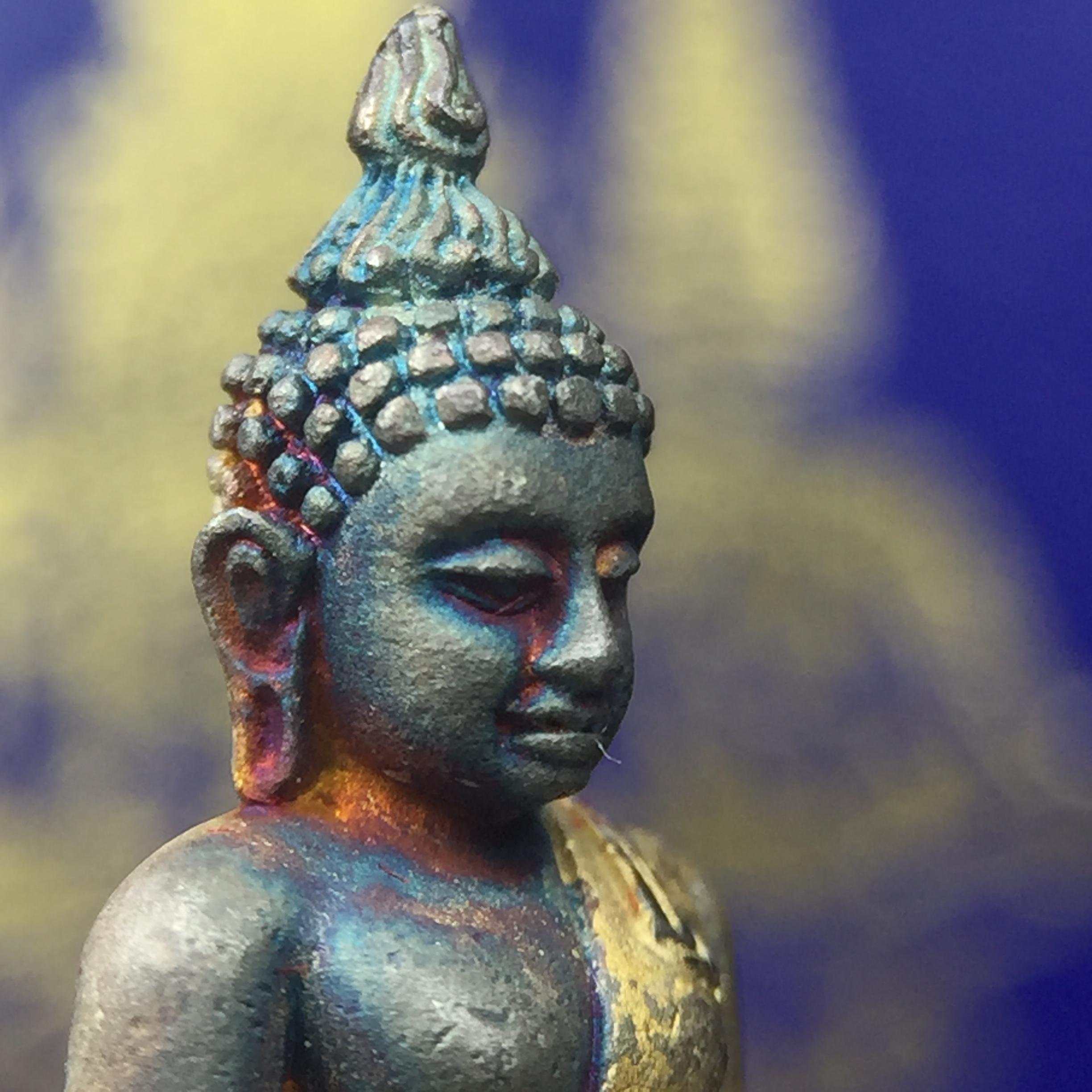 พระกริ่งไพรีพินาศ ครองสิริราชสมบัติครบ 50 ปี พ.ศ.2540 เนื้อเงินสามกษัตริย์ ผิวเดิมๆขึ้นสีรุ้งธรรมชาติแบบนิยม(สเน่ห์พระเนื้อเงินสีสันที่ธรรมชาติสรรค์สร้าง)พร้อมกล่องบรรจุเดิมครบ(เข้มขลังทรงอานุภาพยิ่งใหญ่ กำราบศัตรูพ่ายสิ้น พระไพรีพินาศ)(หายาก)1ใน539 องค์