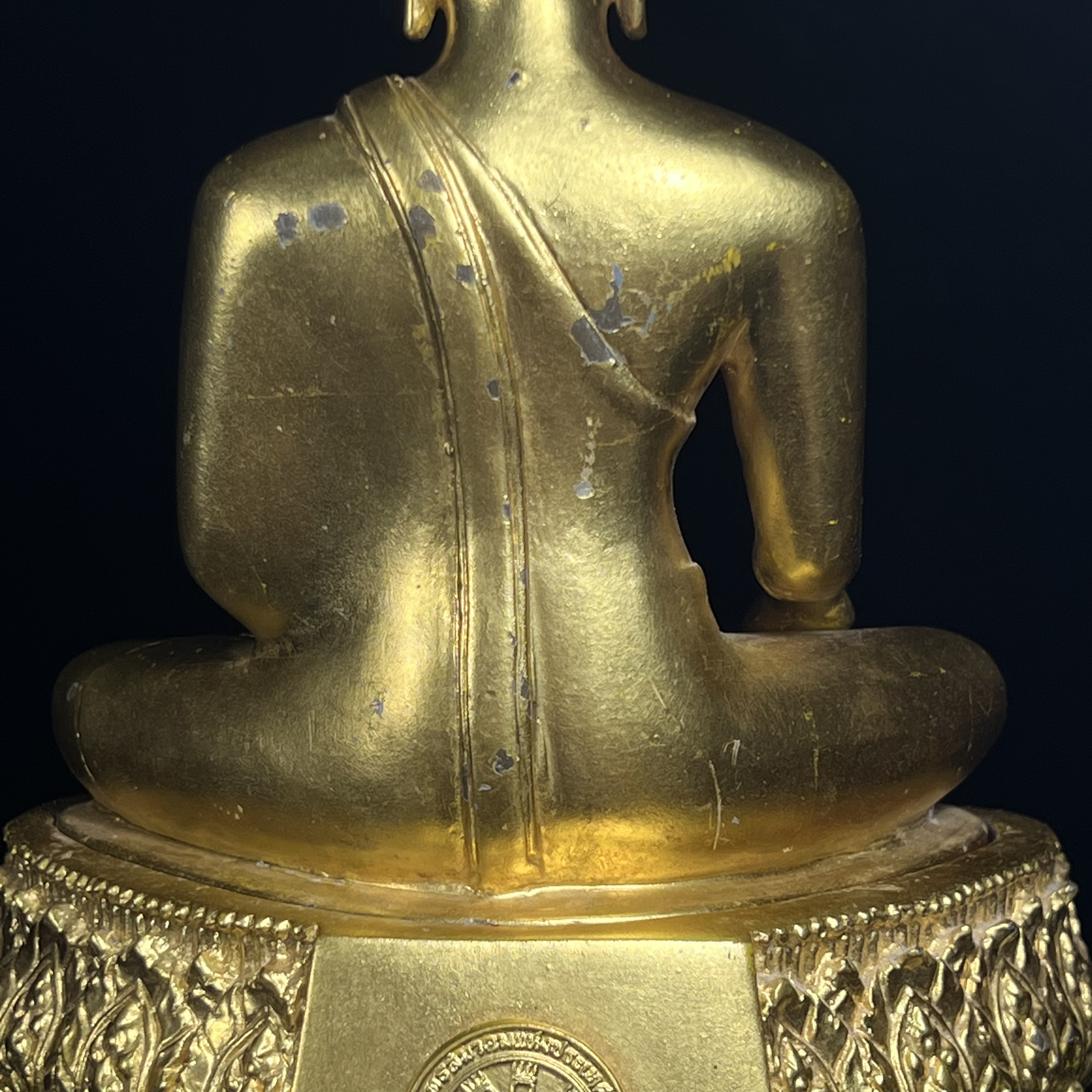 พระพุทธสิงหธรรมมงคล ภปร. รุ่นแรก พุทธสมาคมแห่งประเทศไทย ในพระบรมราชูปถัมภ์ จัดสร้าง ปี2547 เนื้อโลหะผสมปิดทอง หน้าตัก 5 นิ้ว(1 ใน 1999 องค์)หายาก