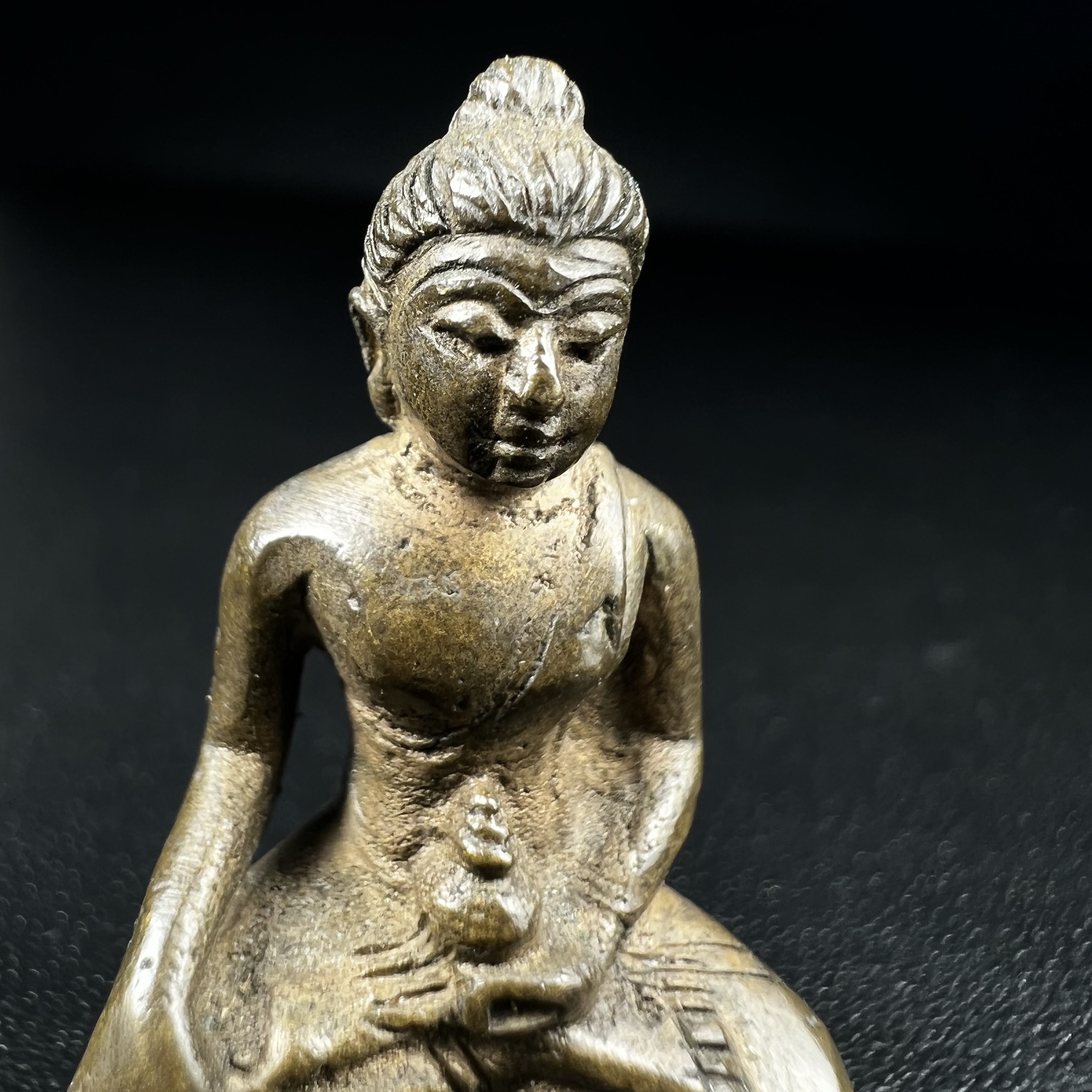 พระกริ่งวชิรมงกุฎ ฉลอง 100 ปี วัดมกุฎกษัติยาราม ปี 2511 "พิมพ์ใหญ่"(นิยมหายาก) เนื้อนวโลหะ(ในหลวง ร.9 เสด็จเททอง)(พิธีใหญ่ ปีลึก เกจิในยุคร่วมพิธี)