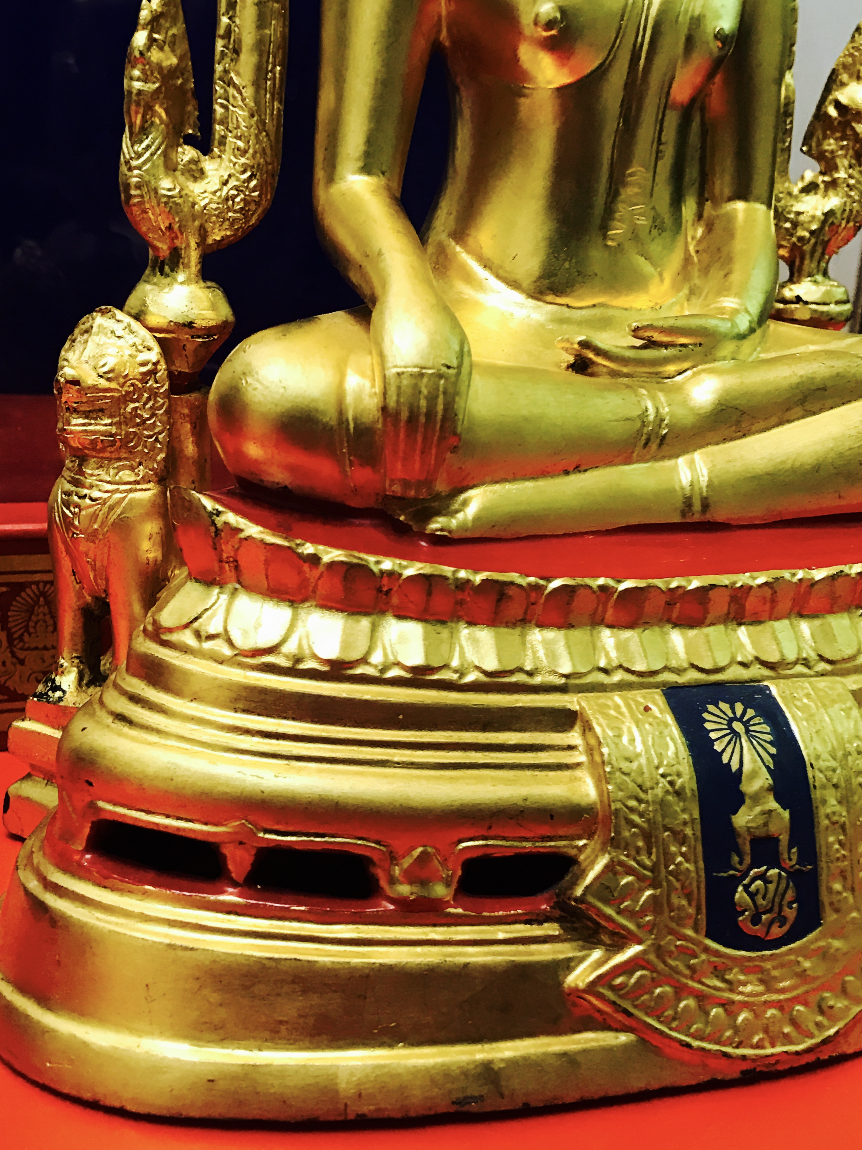 พระพุทธชินราช จปร วัดเบญจมบพิตร ปี 2519 หน้าตัก 5.9 นิ้ว หล่อดินไทย ปิดทองเดิมพร้อมครอบตู้เดิม(ในหลวงและราชินีเสด็จฯเททอง)