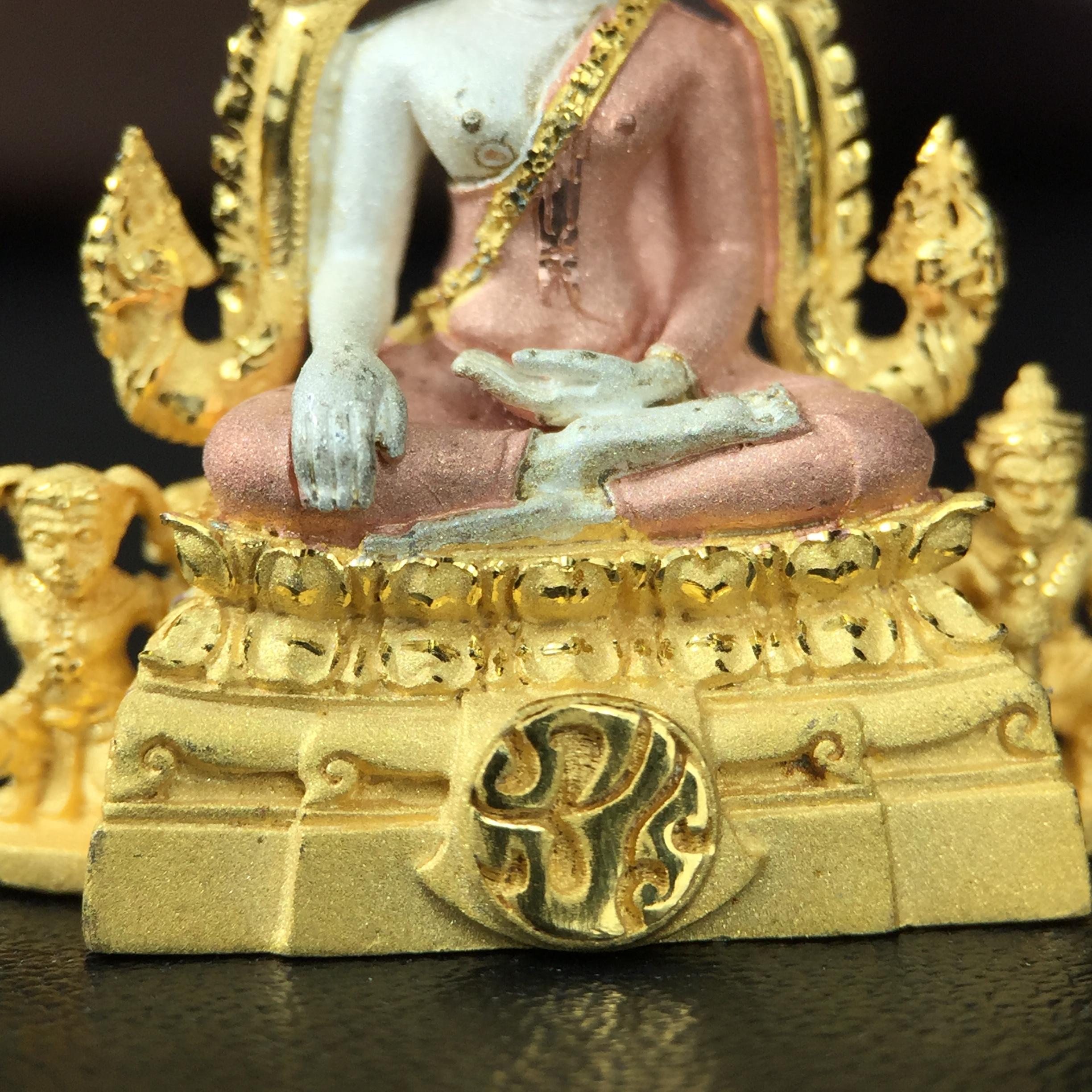 พระพุทธชินราช ภปร. โครงการ "เพราะแผ่นดินนี้ คือ แผ่นดินเกิด" ปี2548(รุ่นแรก) ลอยองค์ หน้าตัก 1/2 นิ้ว เนื้อเงินสามกษัตริย์ พุทธศิลป์งดงามทรงคุณค่า รุ่นยอดนิยม