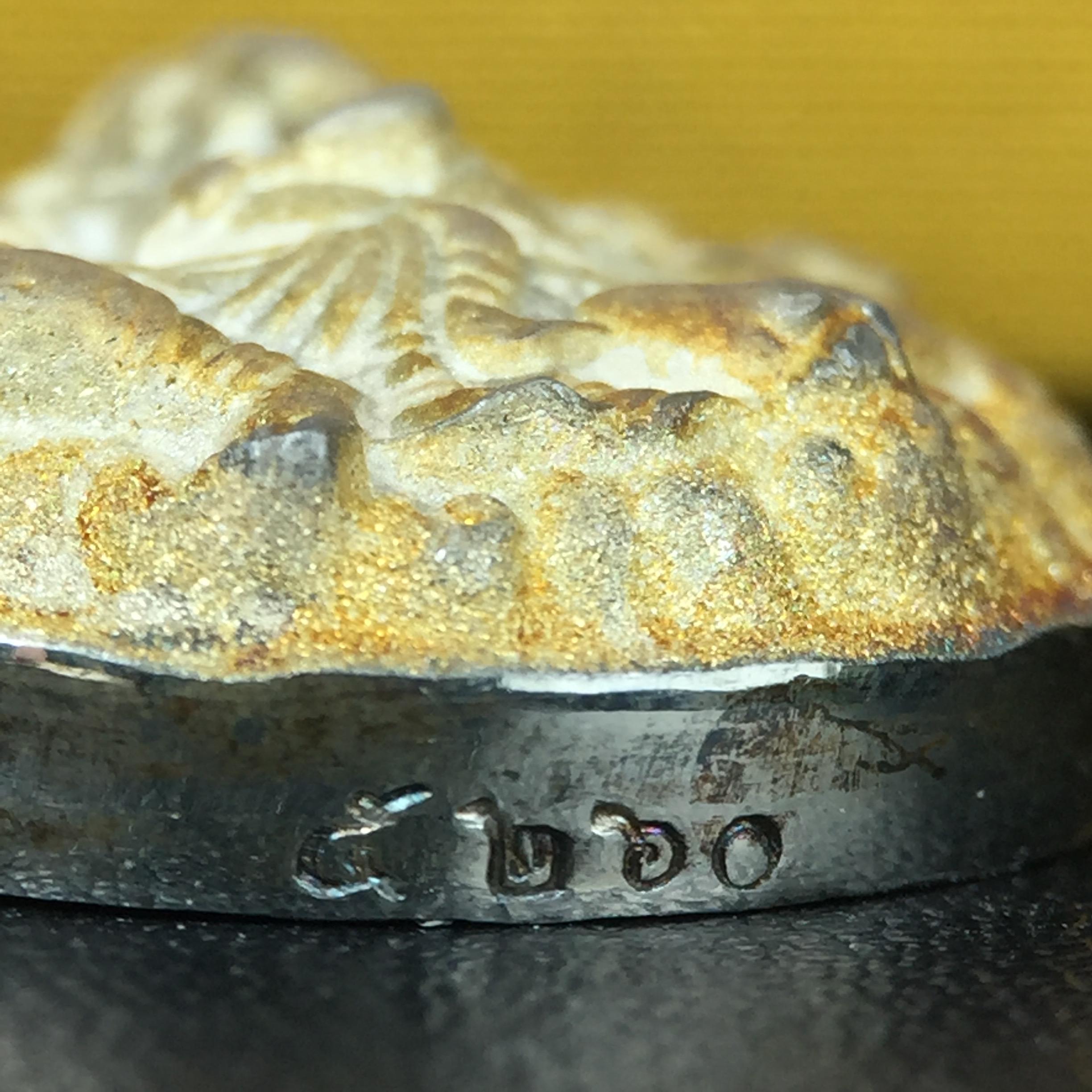 เหรียญพระพิฆเนศวร ญสส. ชุดกาญจนาภิเษกครองราชย์ 50 ปี พุทธศักราช 2538 พิมพ์ใหญ่(2.9 ซม.) เนื้อเงินผิวเดิมขึ้นสีรุ้งงดงามธรรมชาติสร้างสรรค์ สภาพสวยเดิมพร้อมกล่องบรรจุเดิม ตอกโค๊ดหมายเลขกำกับ(1ใน 5539องค์)