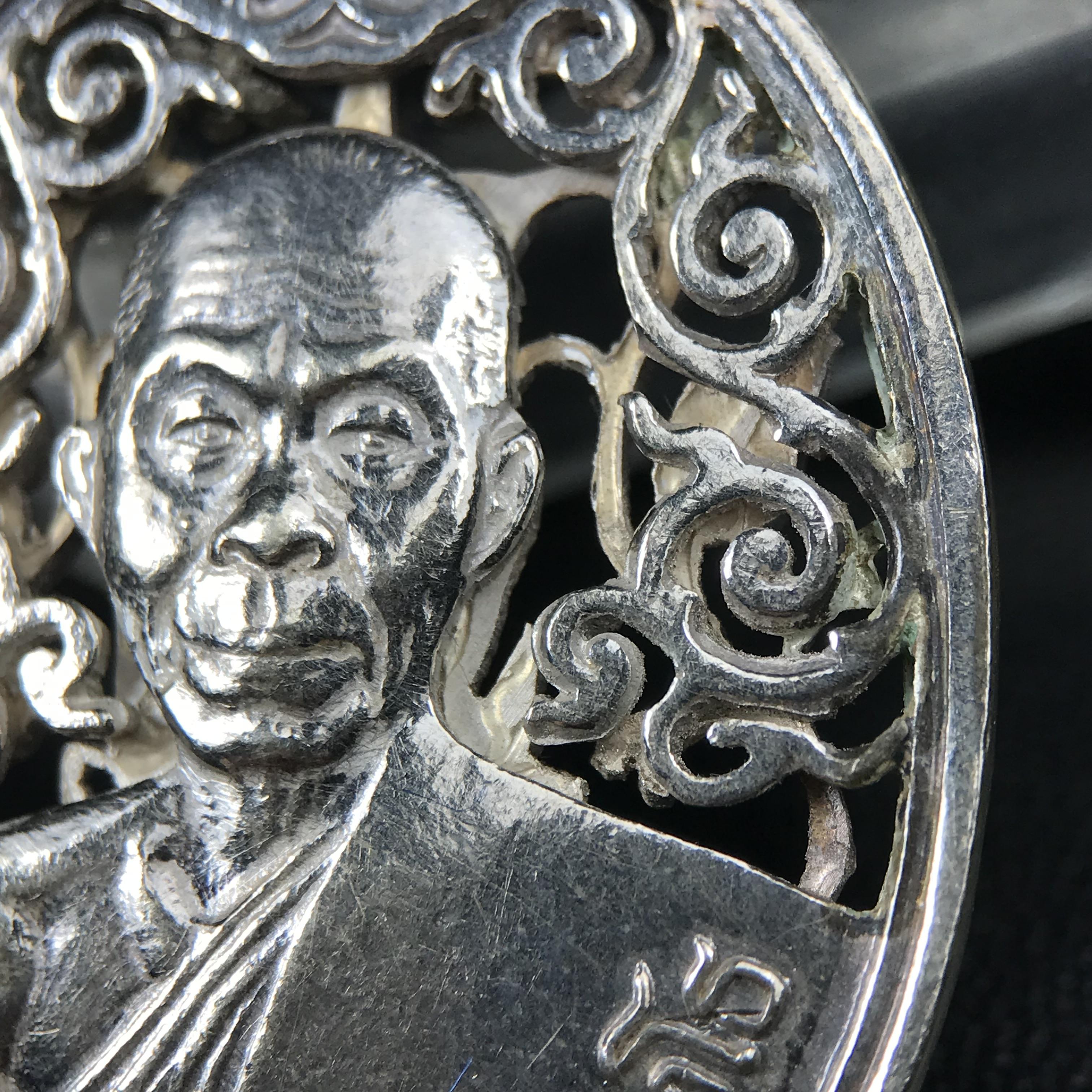 เหรียญหลวงพ่อคูณ ปริสุทโธ วัดบ้านไร่ รุ่น สก. ปี 2536 พิมพ์ลายฉลุ เนื้อเงิน(สวย งดงาม หายาก) งานมหามงคลเฉลิมพระชนมพรรษา 5 รอบ สมเด็จพระบรมราชินีนาถ จัดสร้างโดย กองพลทหารราบที่๒ ทหารเสือราชินี รักษาพระองค์ (พิธีใหญ่ ประวัติชัดเจน อีกหนึ่งรุ่นยอดนิยม)