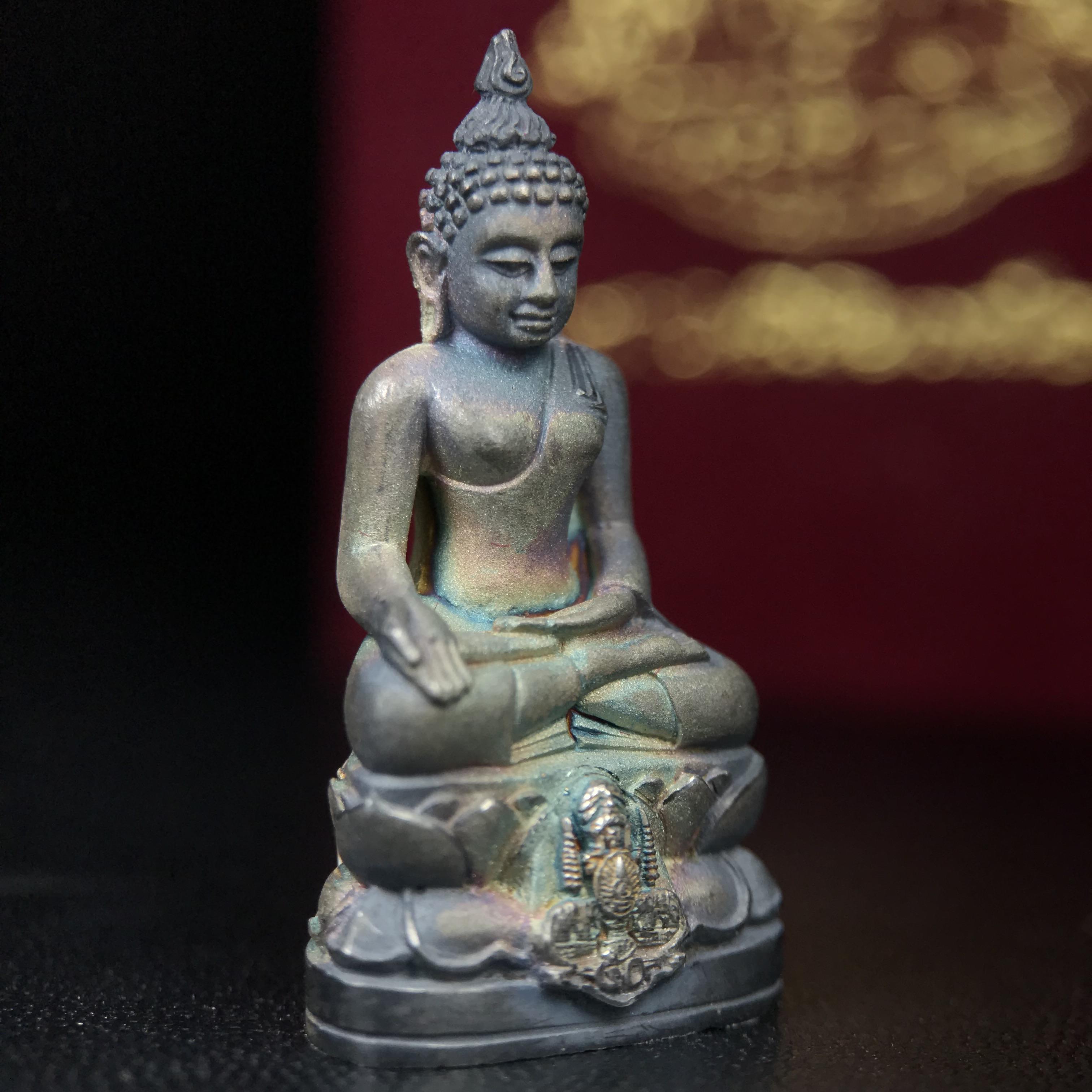 พระกริ่งไพรีพินาศ ตรากาญจนาภิเษก วัดบวรนิเวศวิหาร ที่ระลึกในหลวงรัชกาลที่9 ครองสิริราชสมบัติครบ 50ปี เนื้อเงิน(สภาพผิวเดิมขึ้นสีรุ้งธรรมชาติสวยแบบนิยม)(เสน่ห์พระเนื้อเงินสีสันที่ธรรมชาติสรรค์สร้าง)เข้มขลังทรงอานุภาพยิ่งใหญ่ กำราบศัตรูพ่ายสิ้น พระไพรีพินาศ