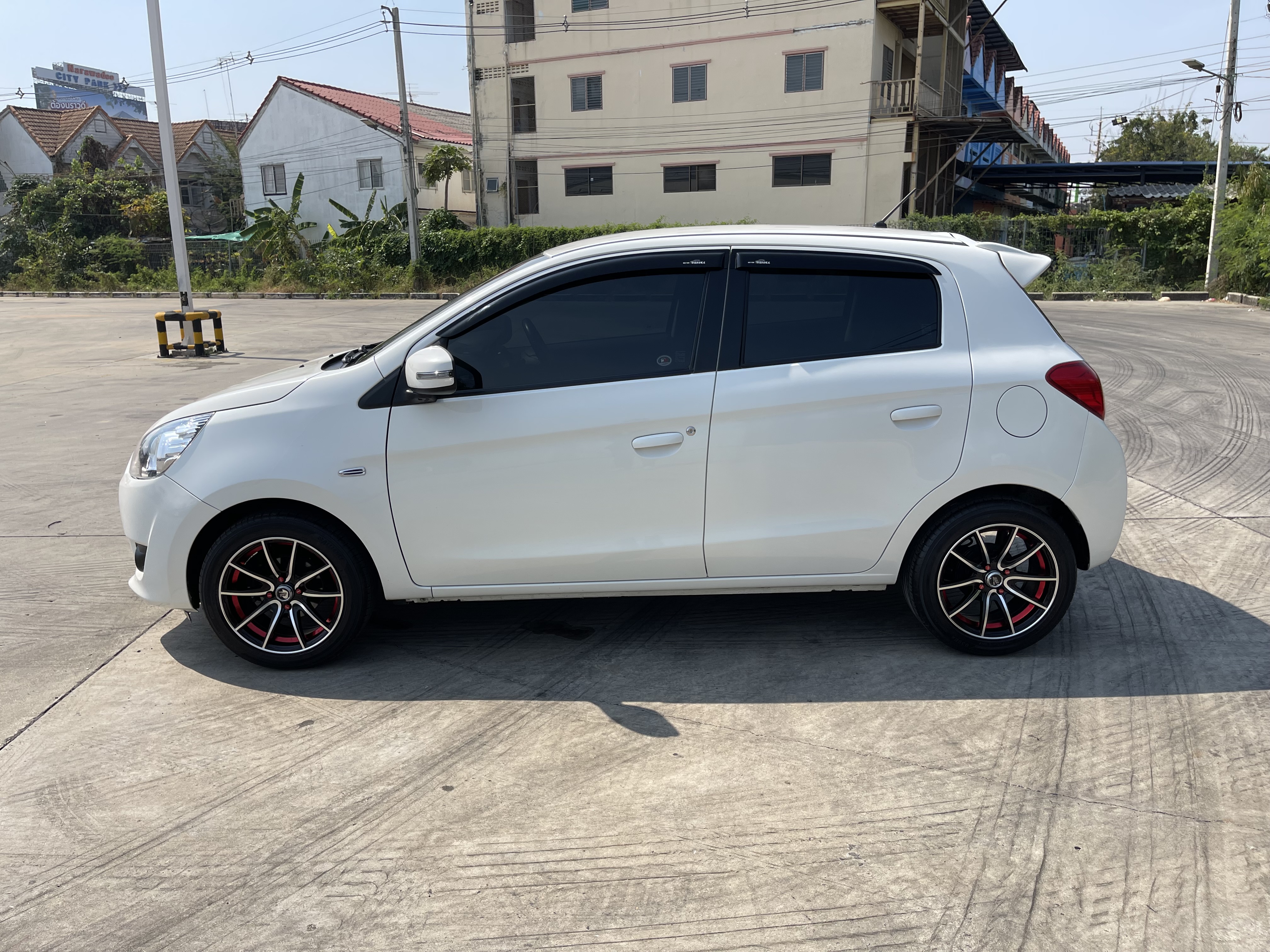 Mitsubishi Mirage 1.2 GLS At 2015 ขาว