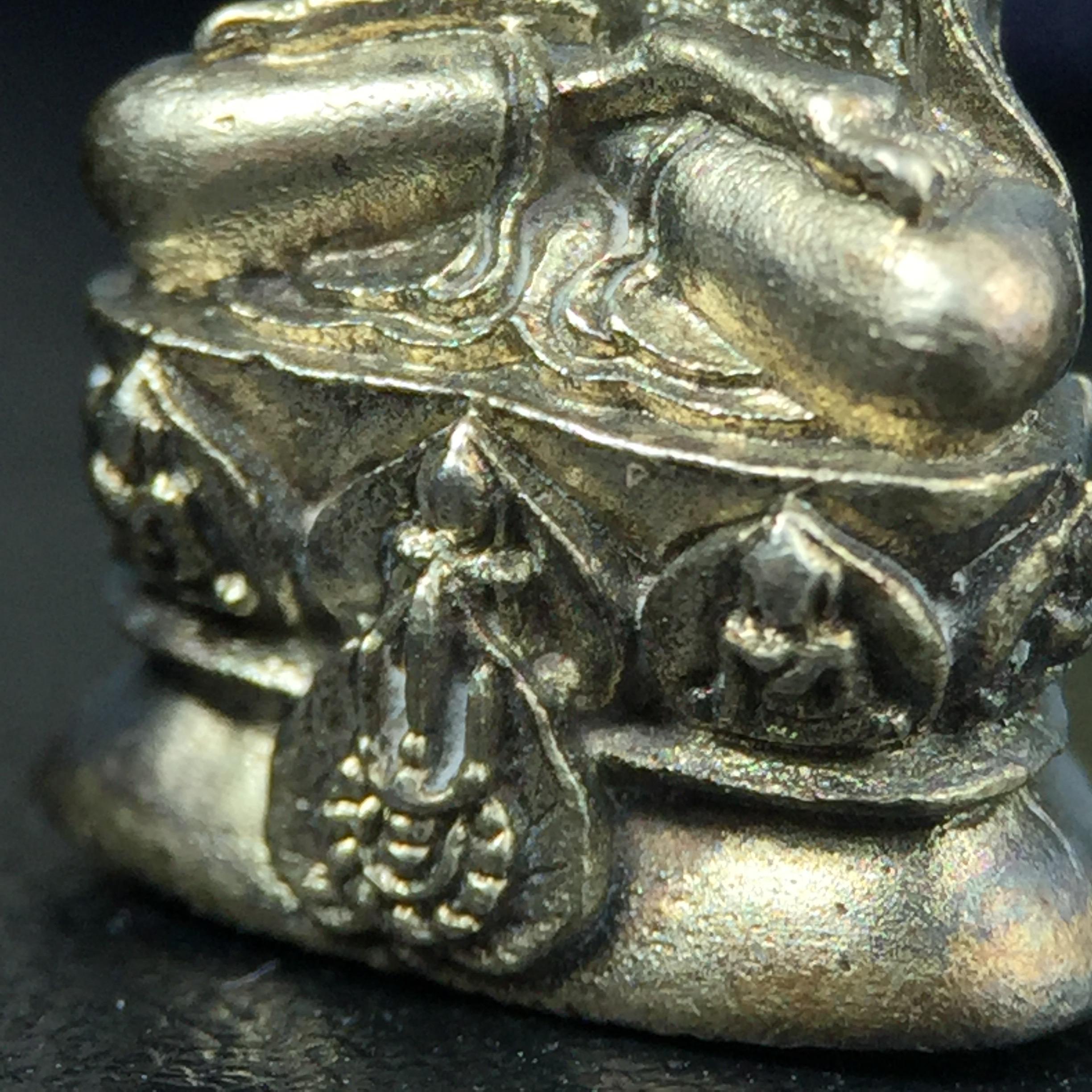 พระกริ่งปรมานุชิตชิโนรส วัดพระเชตุพนวิมลมังคลาราม(วัดโพธิ์) ปี2533 เนื้อเงิน ( ในหลวงรัชกาลที่9เสด็จเททอง)พิธีใหญ่ งดงามด้วยพุทธศิลป์เปี่ยมด้วยพุทธคุณ อีกหนึ่งรุ่นที่แนะนำสะสมบูชา