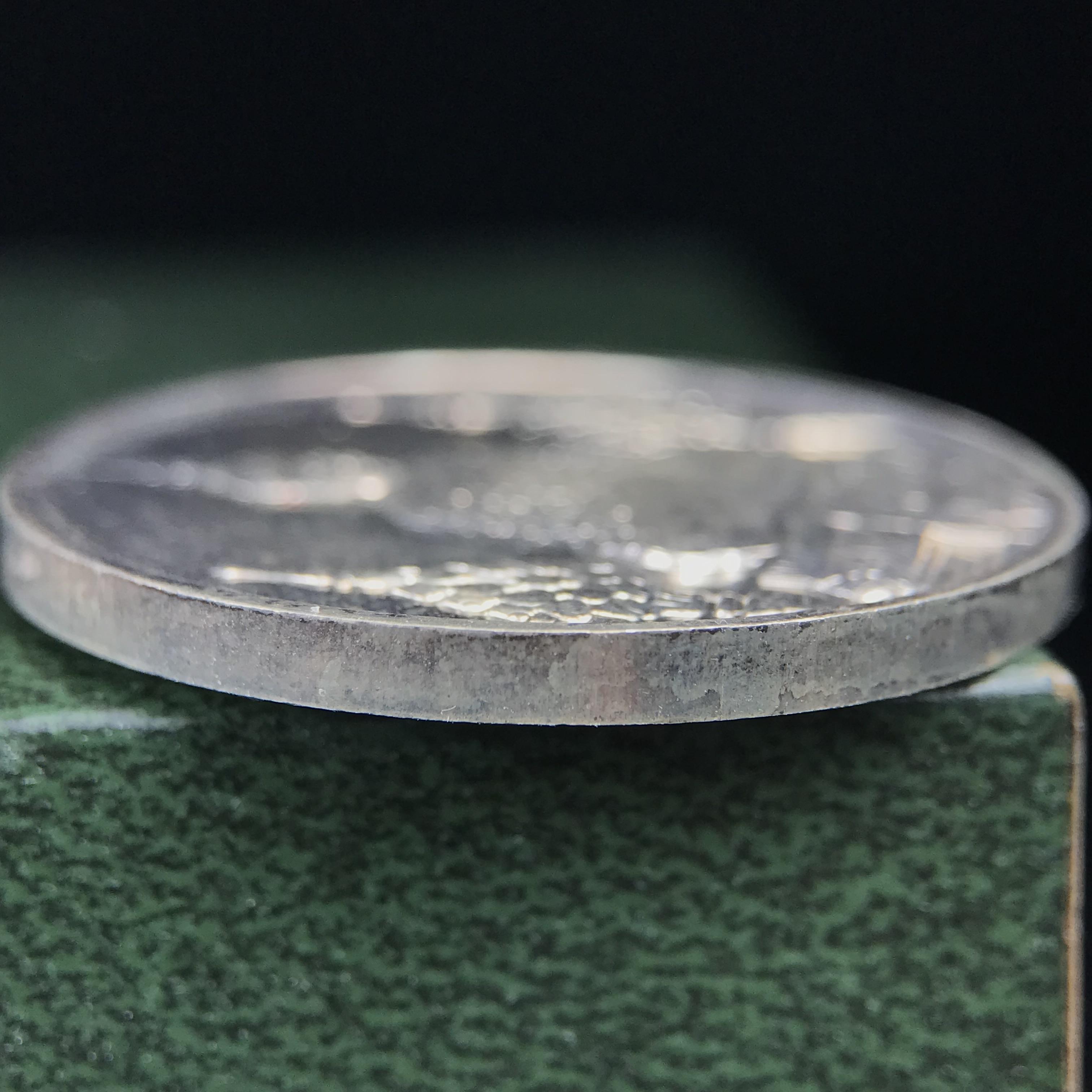 เหรียญพระแก้วมรกตหลัง ภปร. ฉลองกรุงรัตนโกสินทร์ครบ 200 ปี พ.ศ.2525 เนื้อเงินกล่องบรรจุเดิมครบ3พิมพ์(บล็อกพระราชศรัธา)(ในหลวงรัชกาลที่9 เสด็จในพิธี)พระคู่บ้านคู่เมือง...พระดี...พิธีใหญ่