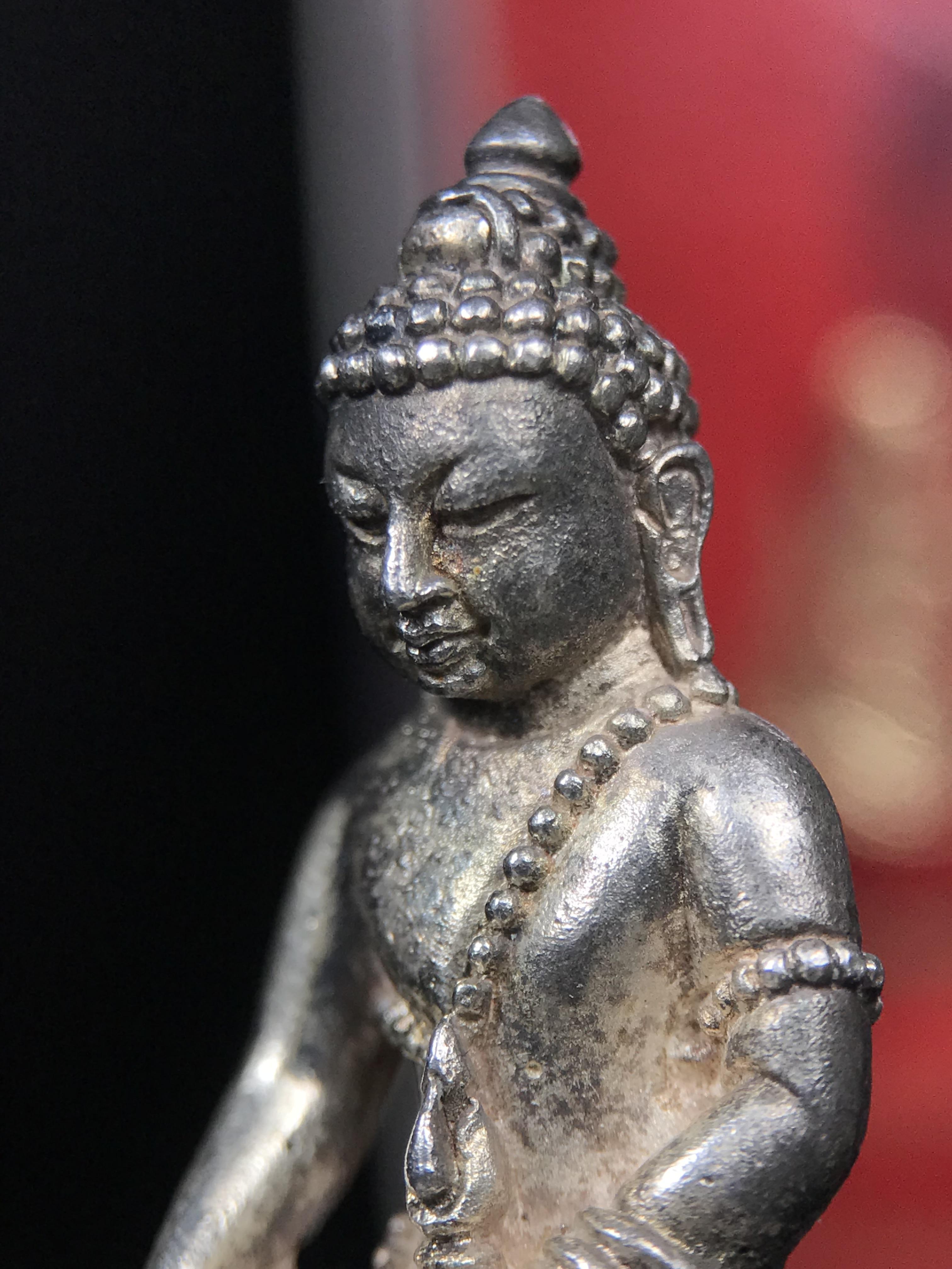 พระกริ่งปรมาภรณ์พุทธปัญญา(พระกริ่งศรีนคร 2) จัดสร้างเนื่องในมหามงคลสมัยเฉลิมพระชมน์พรรษา 5 รอบ องค์พระบาทสมเด็จพระเจ้าอยู่หัวรัชกาลที่9 ปี 2530 เนื้อเงิน (ออกแบบโดยนายช่างเกษม มงคลเจริญ มีพระอาจารย์ไสว วัดราชนัดดา กรุงเทพ เป็นเจ้าพิธีครั้งสุดท้าย)