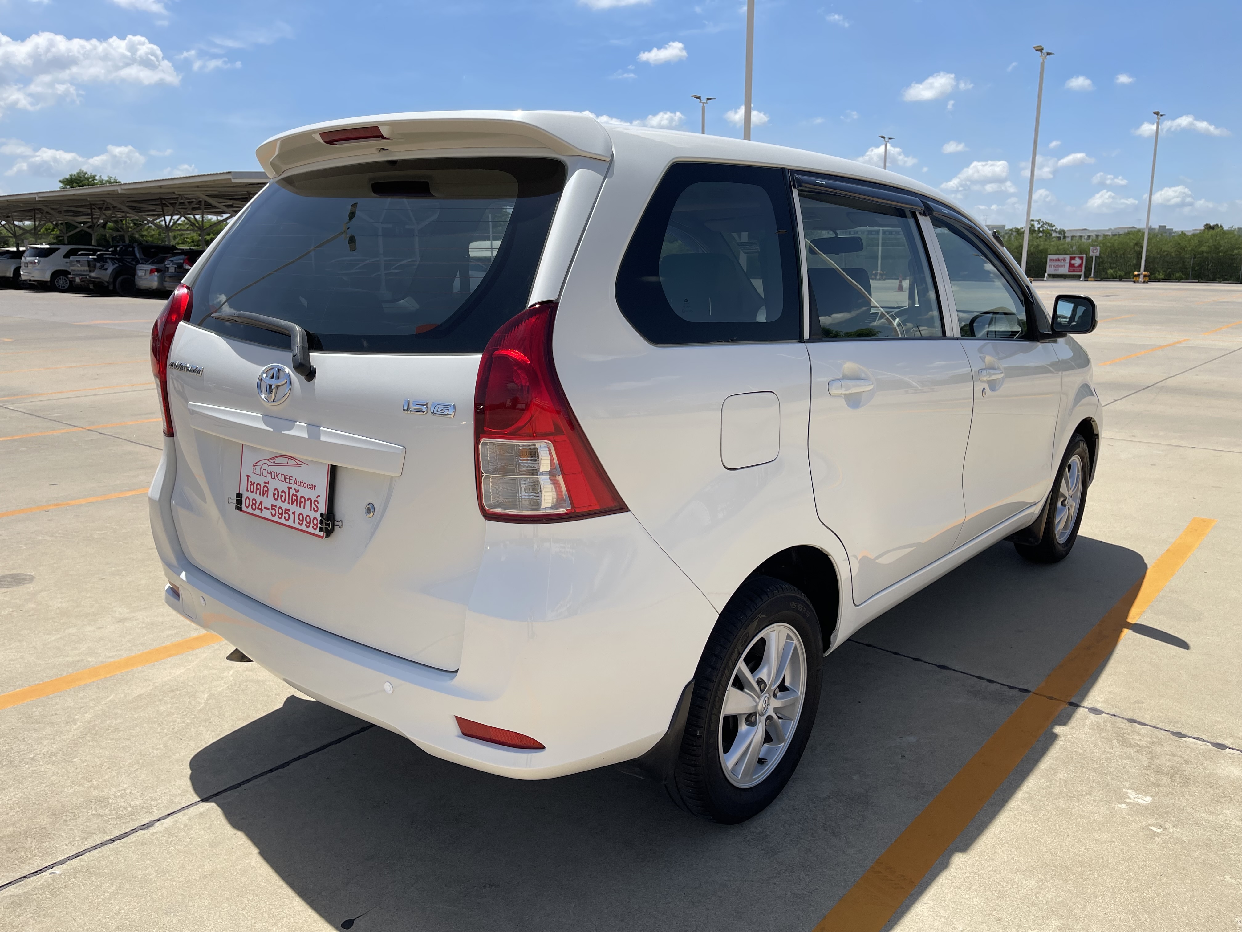 Toyota Avanza 1.5 G At 2015 ขาว