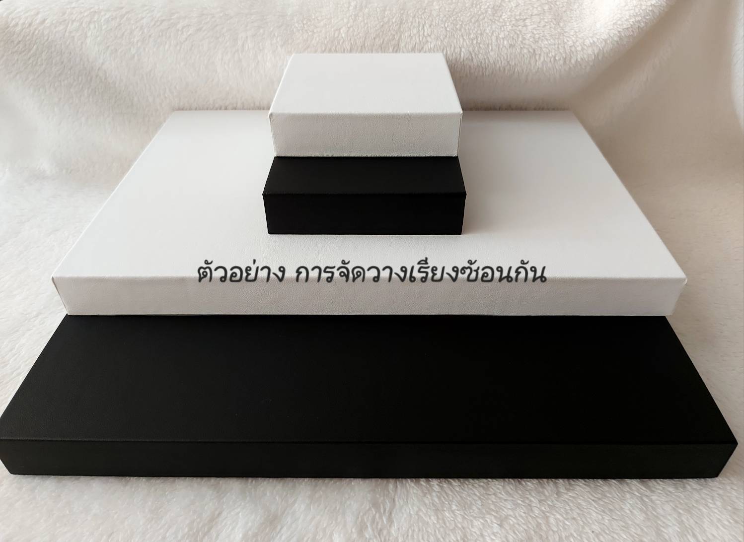 แท่นโชว์หนังเรียบทรงสี่เหลี่ยม ใช้เป็นฐานรองตัวโชว์เดี่ยวได้ (ชิ้น)