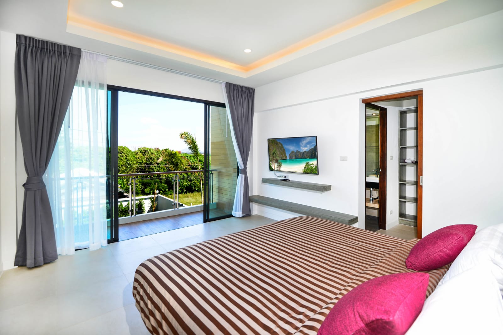 For Rent : Nai Harn, New Pool Villa 2 story, 3 bedrooms 3 bathrooms.