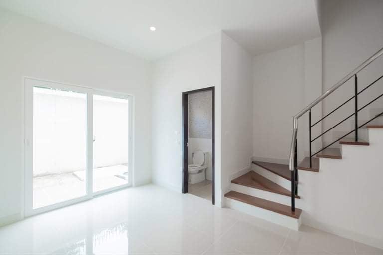 For Sales : Kohkaew, 3-Storey Commercial Builing, 4 Bedrooms 3 Bathrooms, 18 Sqw.