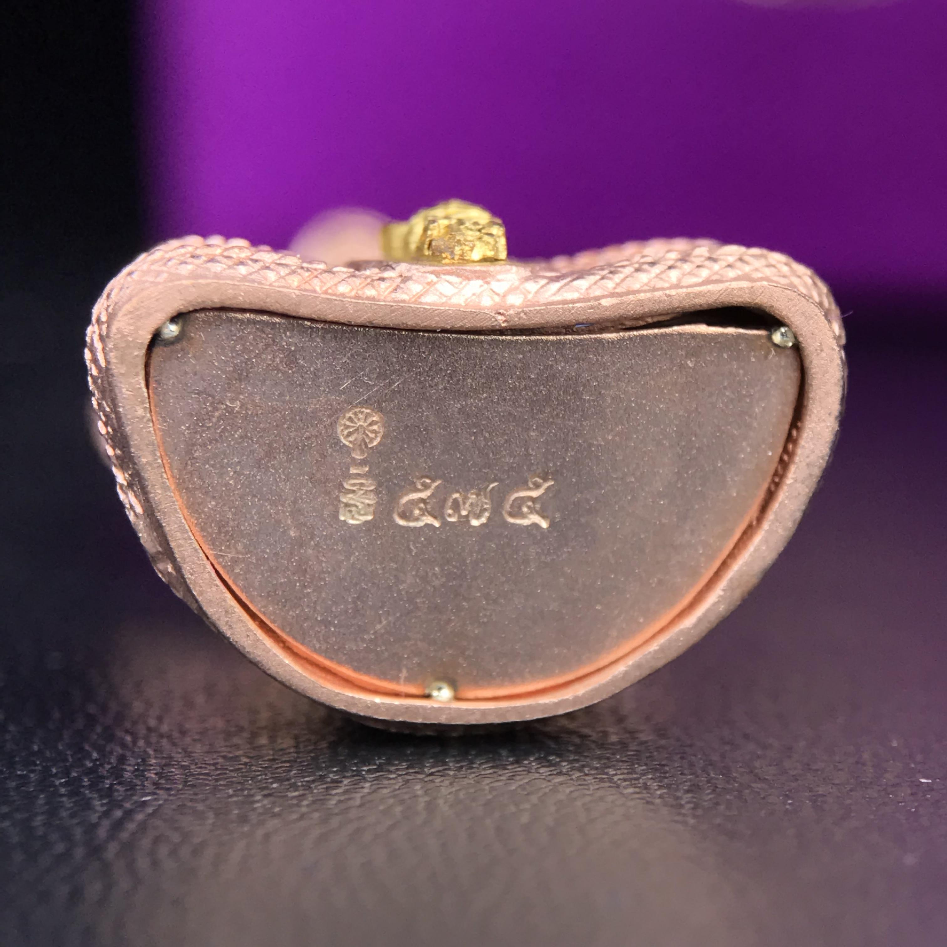 พระนาคปรก สธ. รุ่นสร้างพระอุโบสถเฉลิมพระเกียรติ 4 รอบ 84 พรรษา สมเด็จพระเทพรัตนราชสุดาฯ วัดบวรนิเวศวิหาร ปี 2543 พิมพ์ใหญ่ เนื้อเงินบริสุทธิ์ ชุบสามกษัตริย์แบบพ่นทรายขัดเงาบางส่วน(สภาพ สวย )พิธีใหญ่ พุทธศิลป์งดงาม หายาก (1 ใน 1999 องค์)