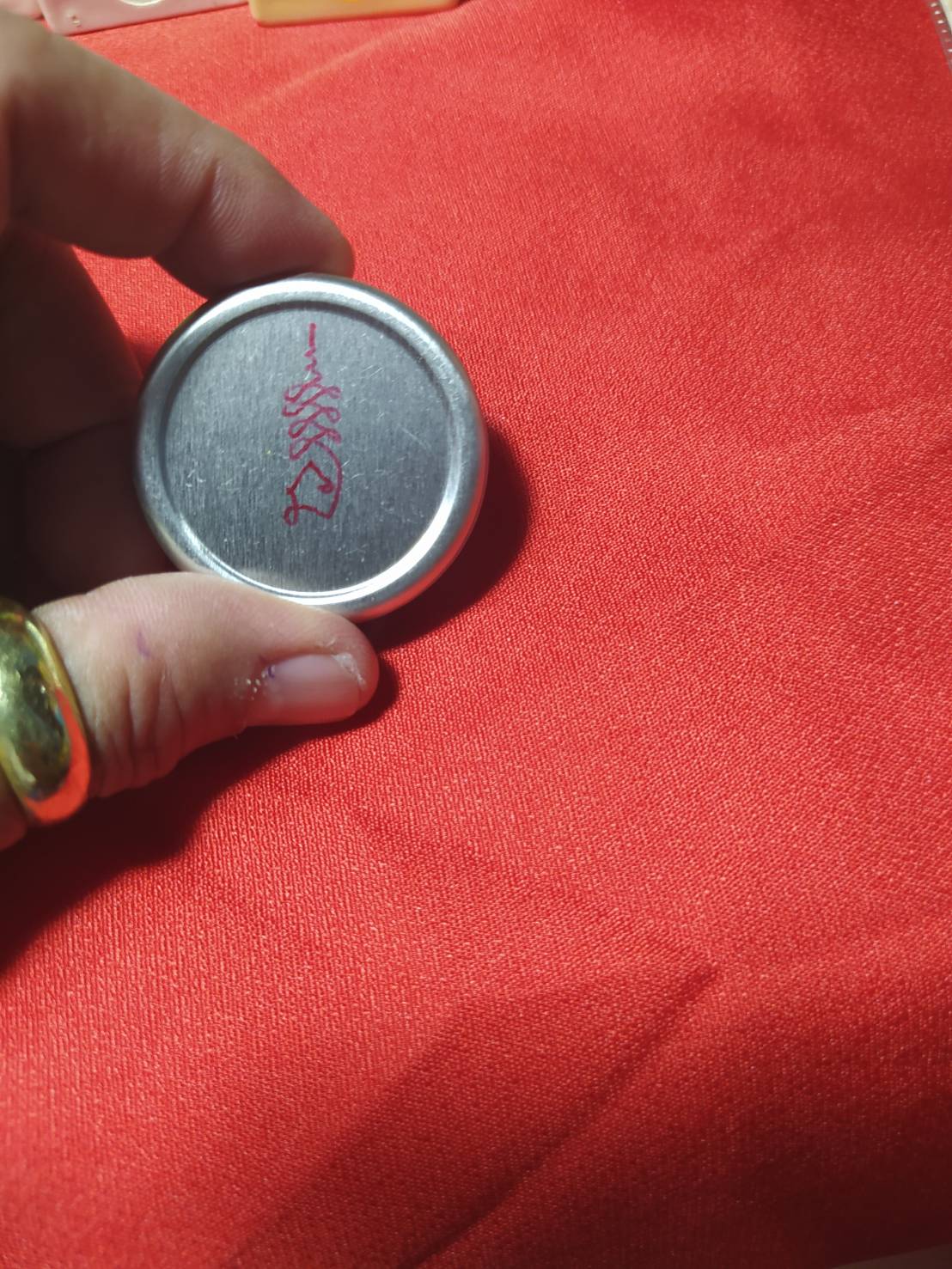 สีผึ้งนะเมตตามหานิยม