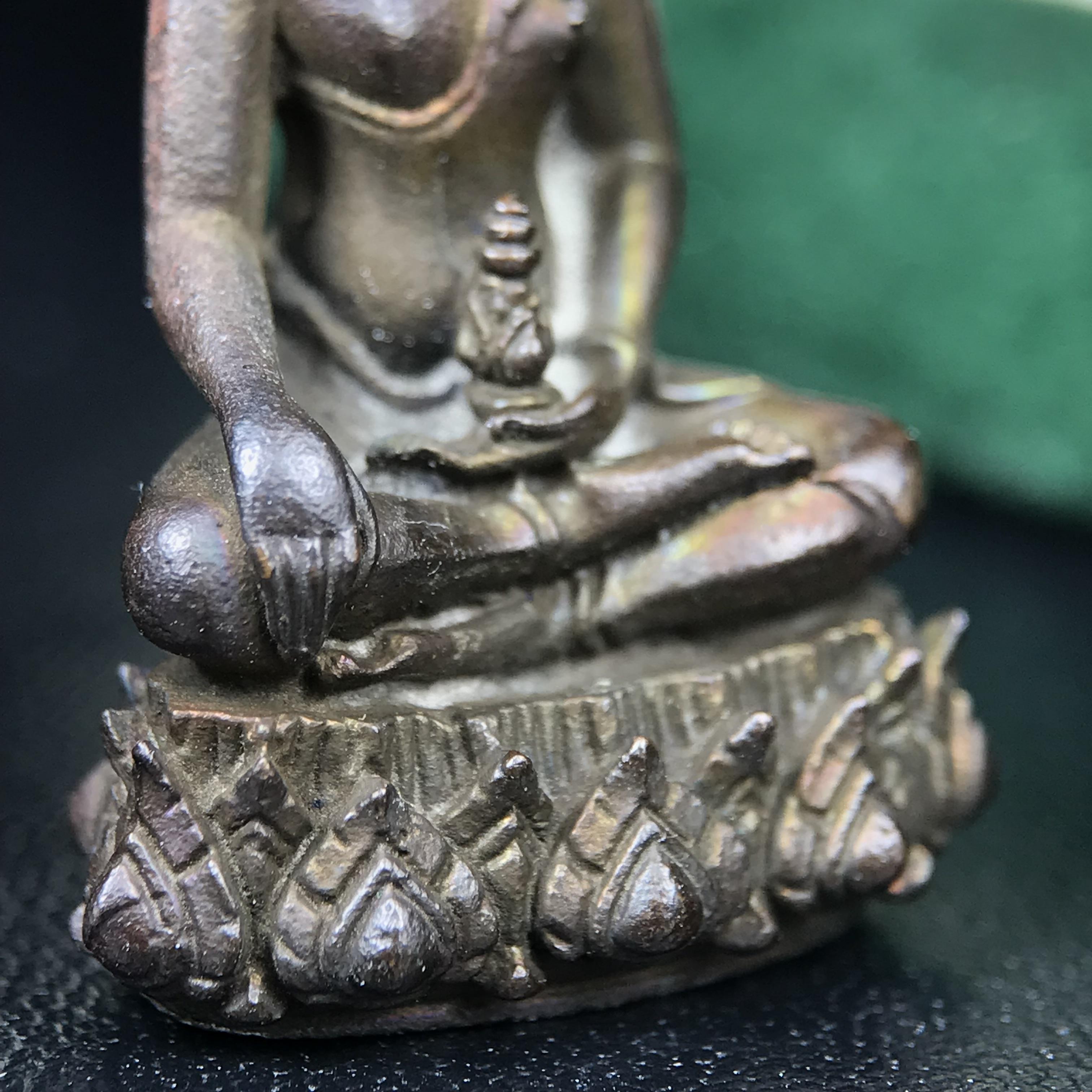 พระกริ่งวาสนา(รุ่นแรก) 80 พรรษา สมเด็จพระสังฆราช (วาสน์) วัดราชบพิธฯ ปี2521 เนื้อนวโลหะ(ตอกโค๊ตพระปิดตา) โดยมีหลวงปู่โต๊ะ วัดประดู่ฉิมพลีร่วมปลุกเสก พร้อมกล่องบรรจุเดิม(รุ่นแรก คอตั้งตรงได้สัดส่วน หายาก)